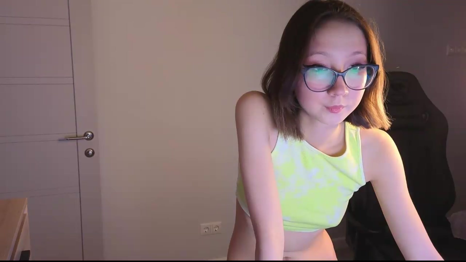 Gallery image thumbnail from Karolinacreamm's myfreecams stream on, 09/24/2026, 20:37 image 8 of 20