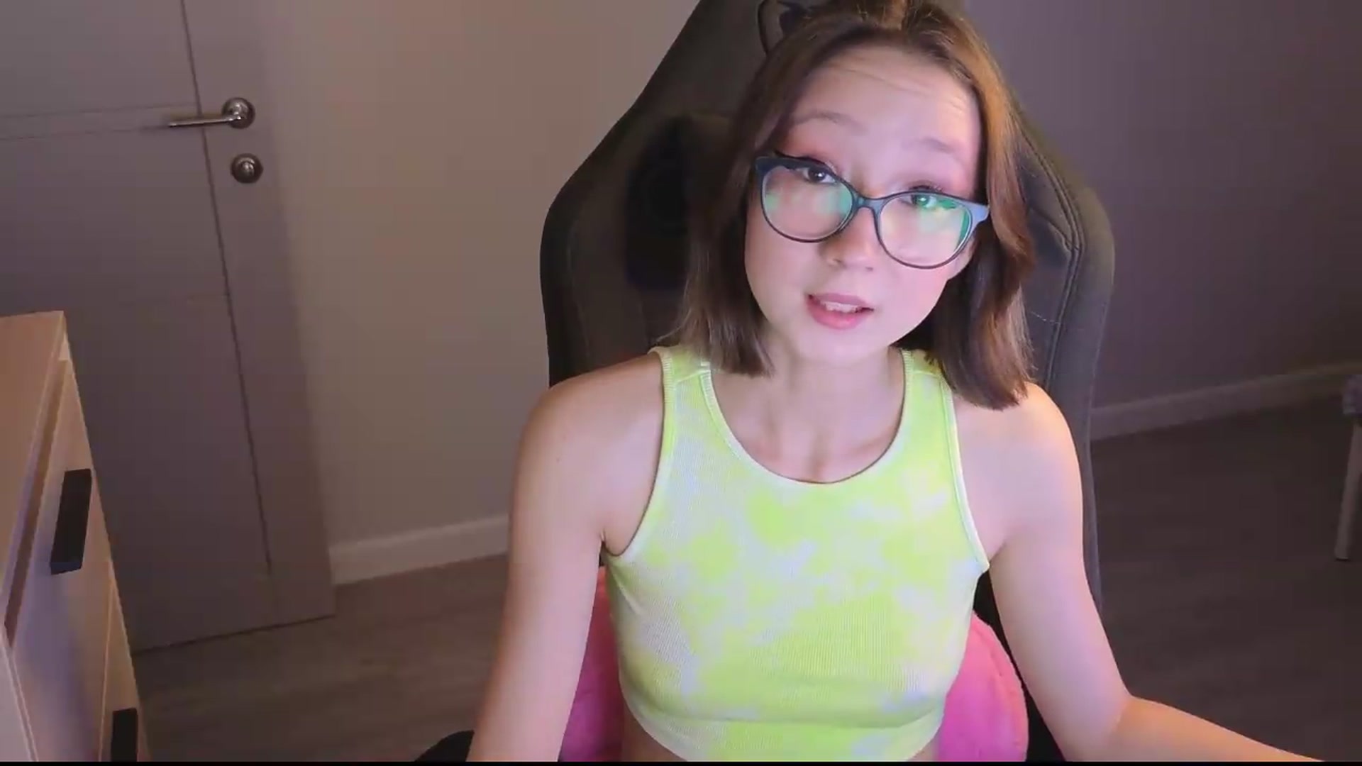 Gallery image thumbnail from Karolinacreamm's myfreecams stream on, 09/24/2026, 21:20 image 6 of 20
