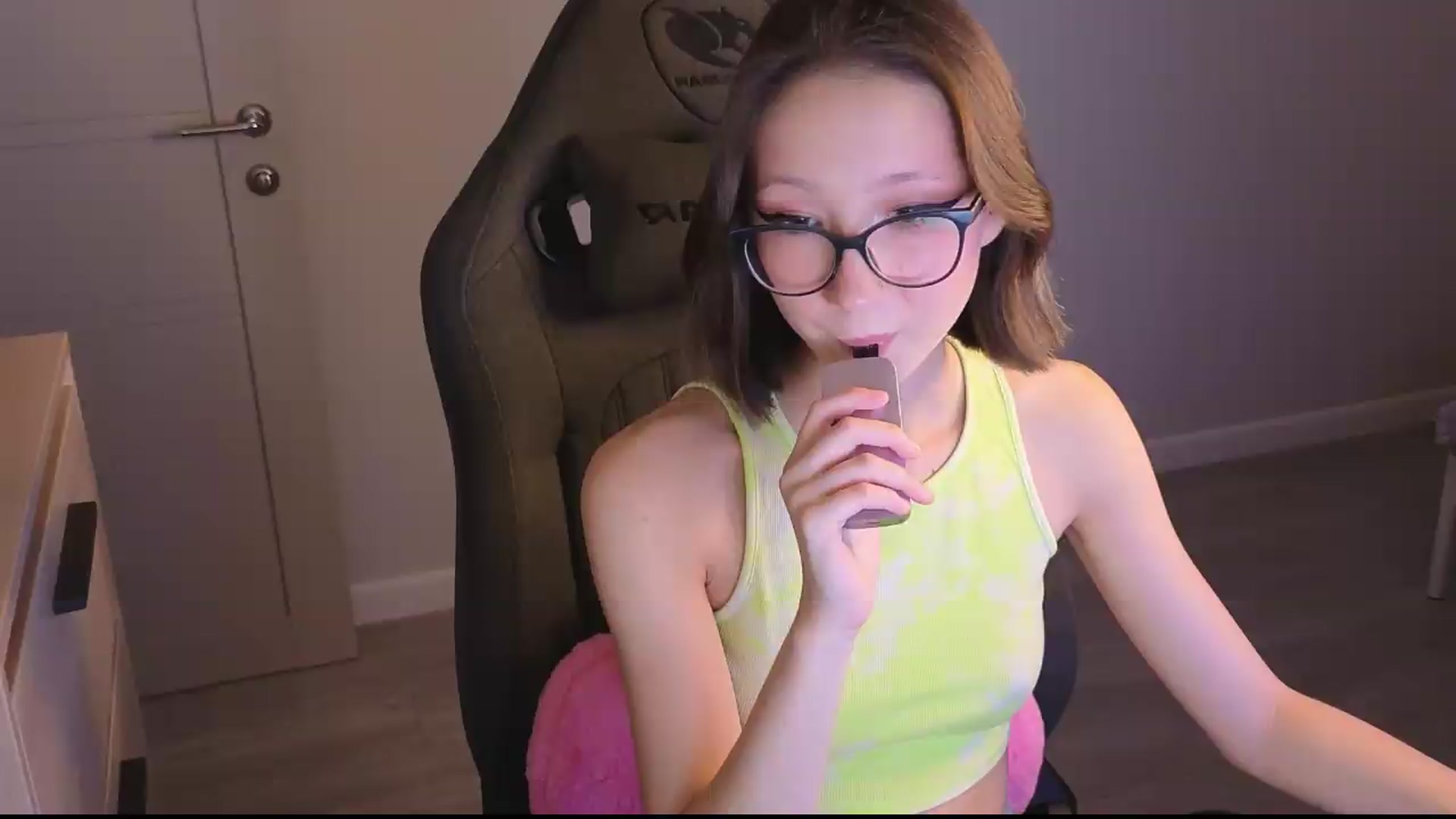 Gallery image thumbnail from Karolinacreamm's myfreecams stream on, 09/24/2026, 21:20 image 2 of 20