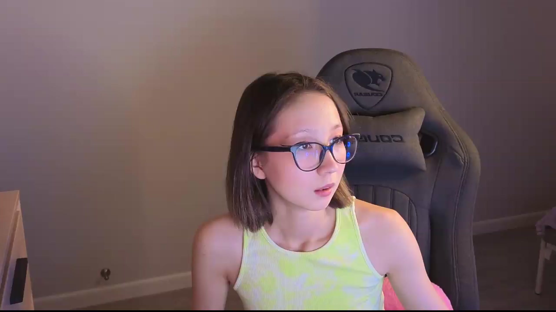 Gallery image thumbnail from Karolinacreamm's myfreecams stream on, 09/24/2026, 22:22 image 18 of 20