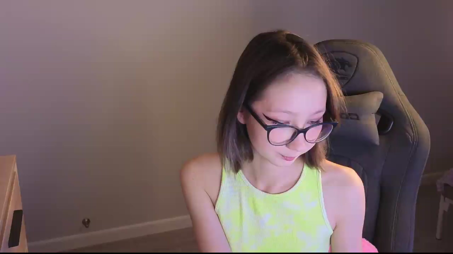 Gallery image thumbnail from Karolinacreamm's myfreecams stream on, 09/24/2026, 22:22 image 14 of 20