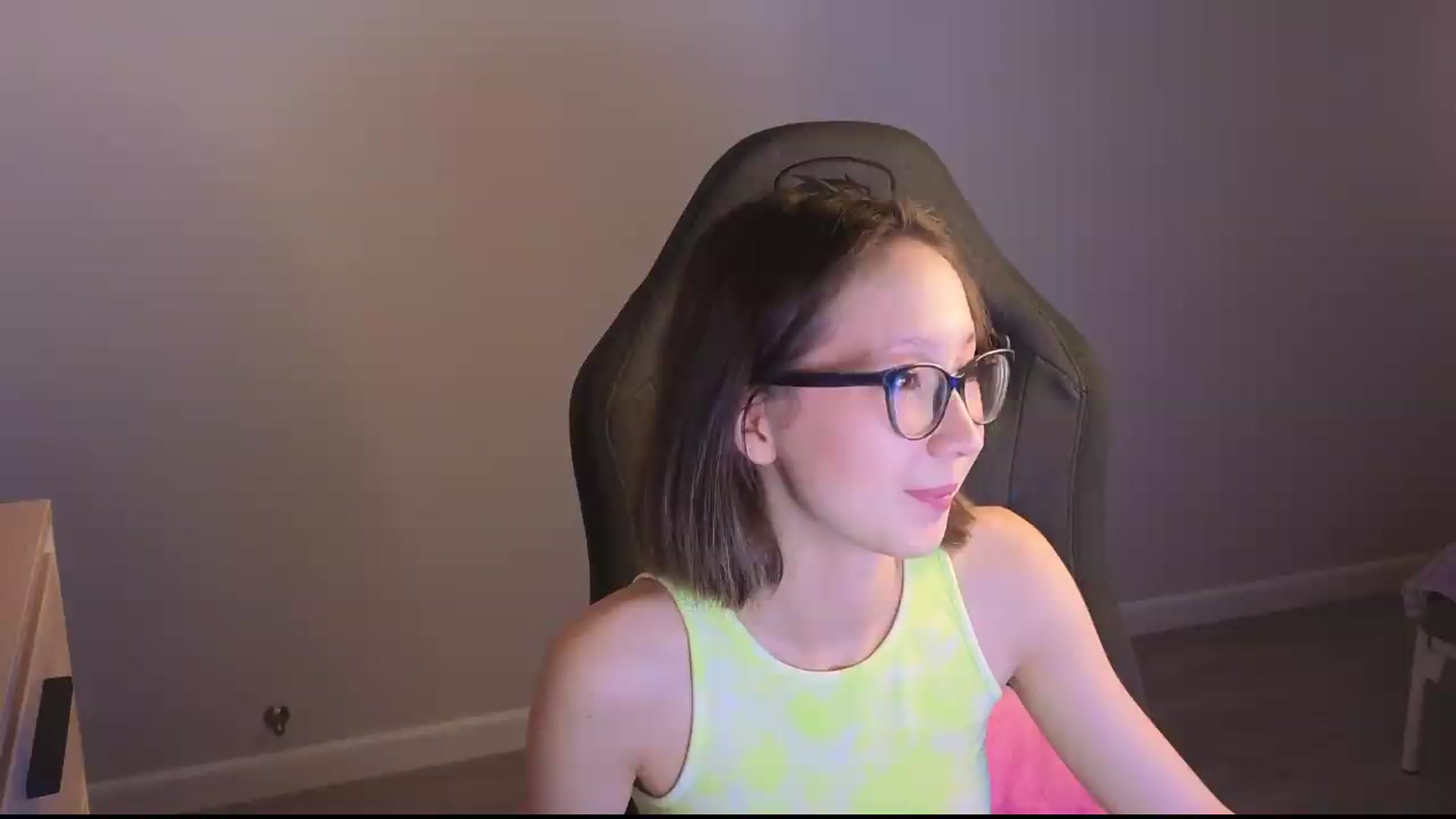 Gallery image thumbnail from Karolinacreamm's myfreecams stream on, 09/24/2026, 22:22 image 12 of 20