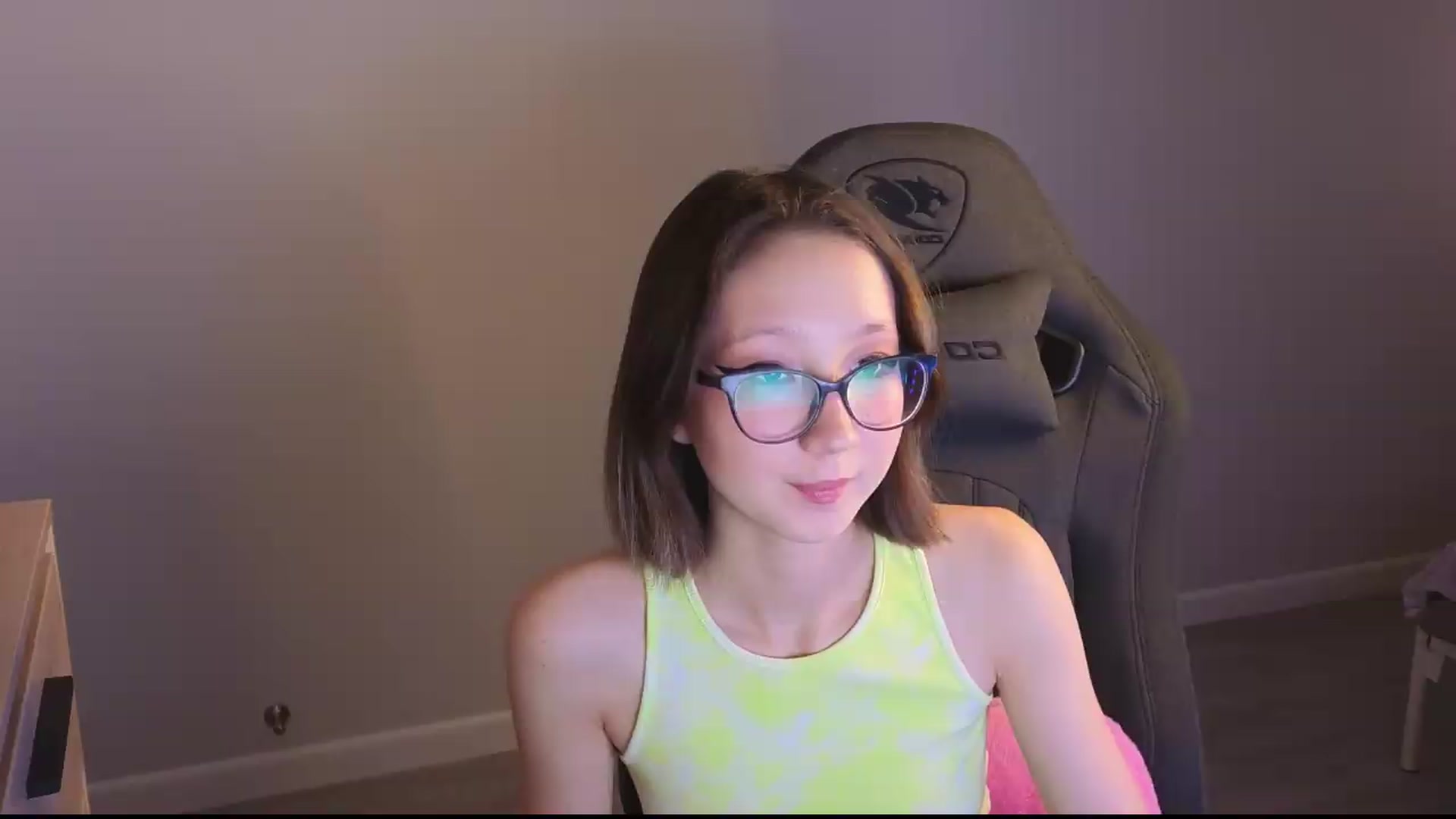 Gallery image thumbnail from Karolinacreamm's myfreecams stream on, 09/24/2026, 22:22 image 7 of 20
