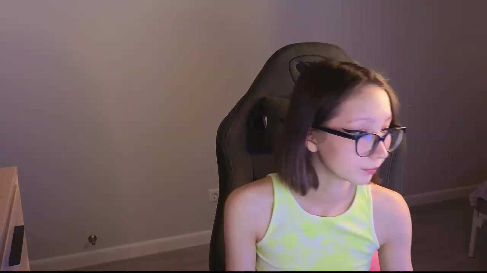 Gallery image thumbnail from Karolinacreamm's myfreecams stream on, 09/24/2026, 22:22 image 16 of 20