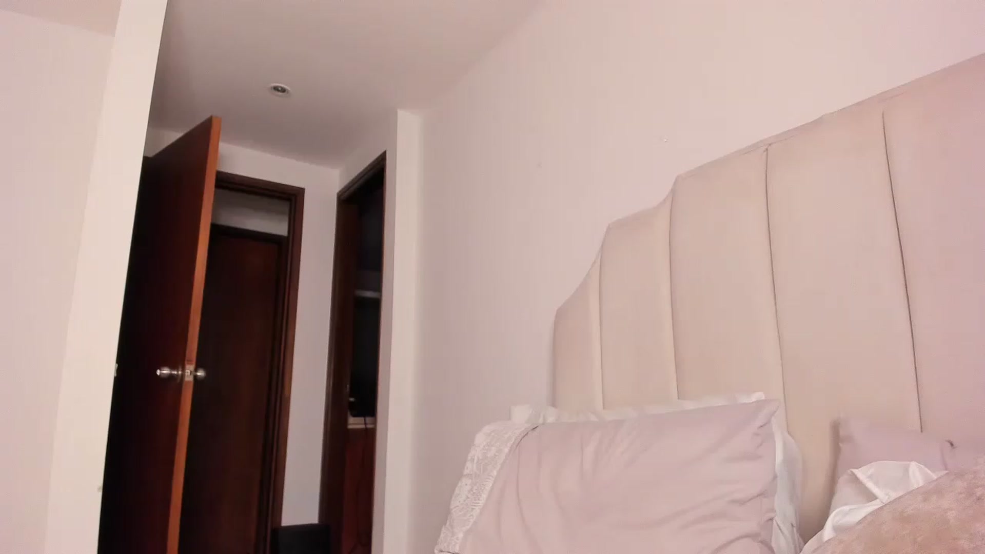 Gallery image thumbnail from Kas__'s myfreecams stream on, 11/28/2022, 19:58 image 20 of 20