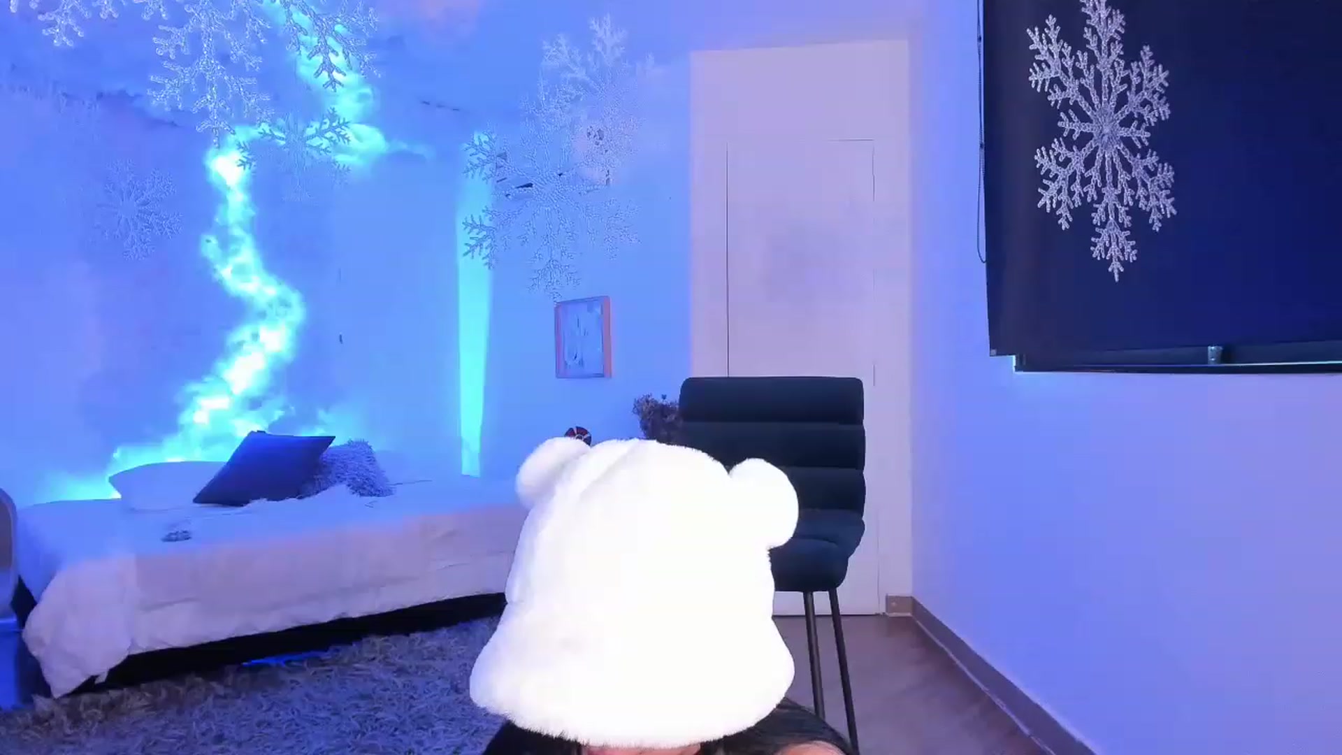 Gallery image thumbnail from Kas__'s myfreecams stream on, 12/01/2022, 16:37 image 8 of 20