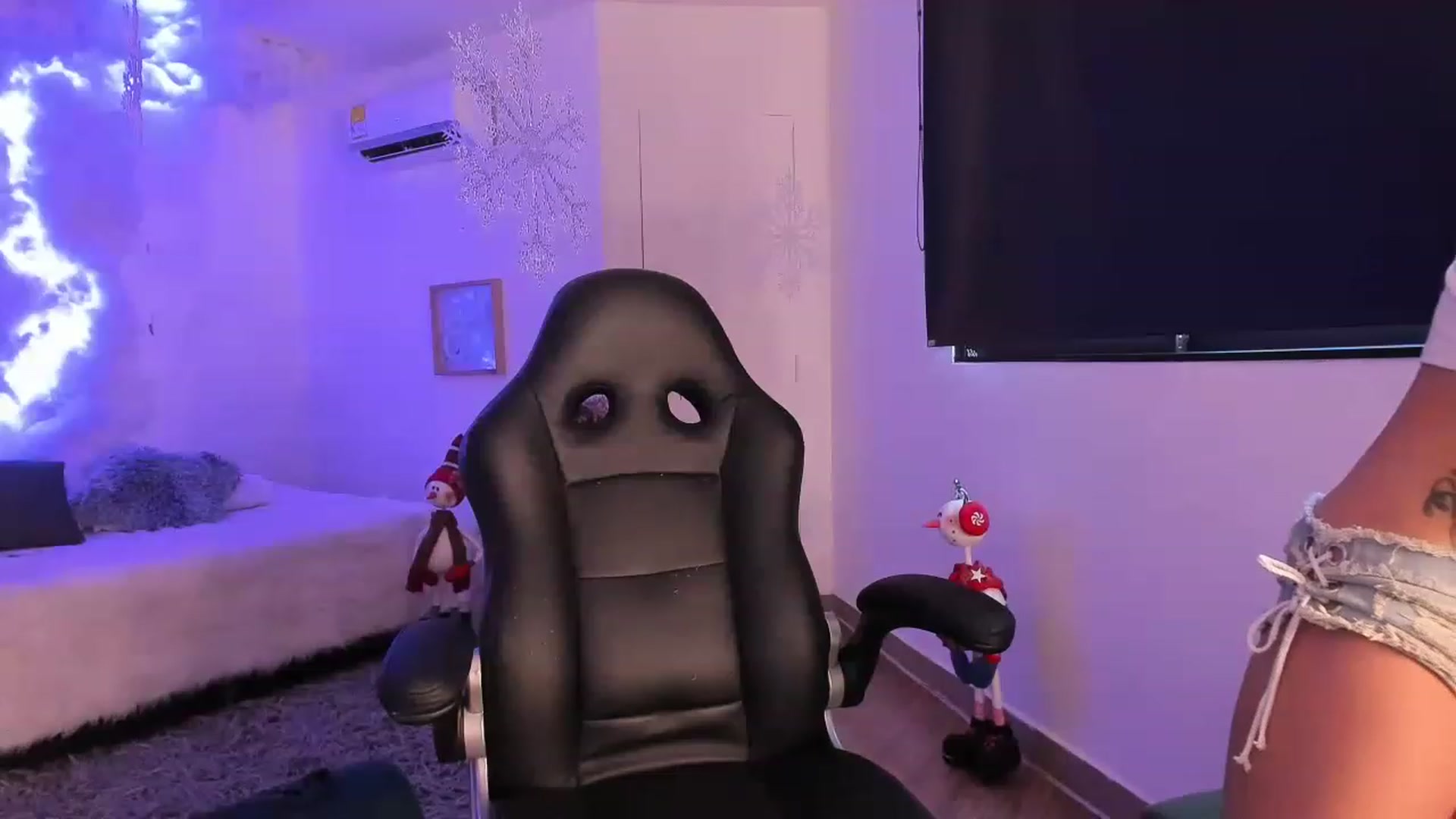 Gallery image thumbnail from Kas__'s myfreecams stream on, 12/02/2022, 18:10 image 16 of 20