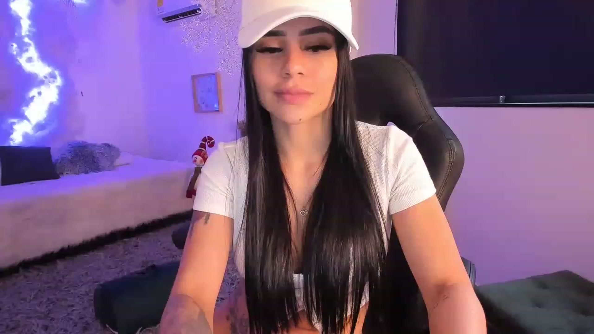 Gallery image thumbnail from Kas__'s myfreecams stream on, 12/02/2022, 18:10 image 2 of 20