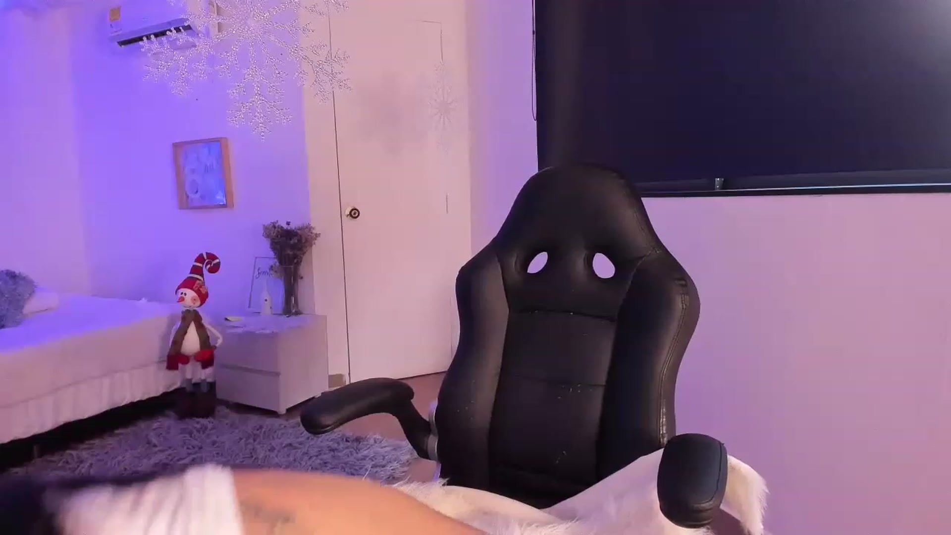 Gallery image thumbnail from Kas__'s myfreecams stream on, 12/02/2022, 19:44 image 10 of 20
