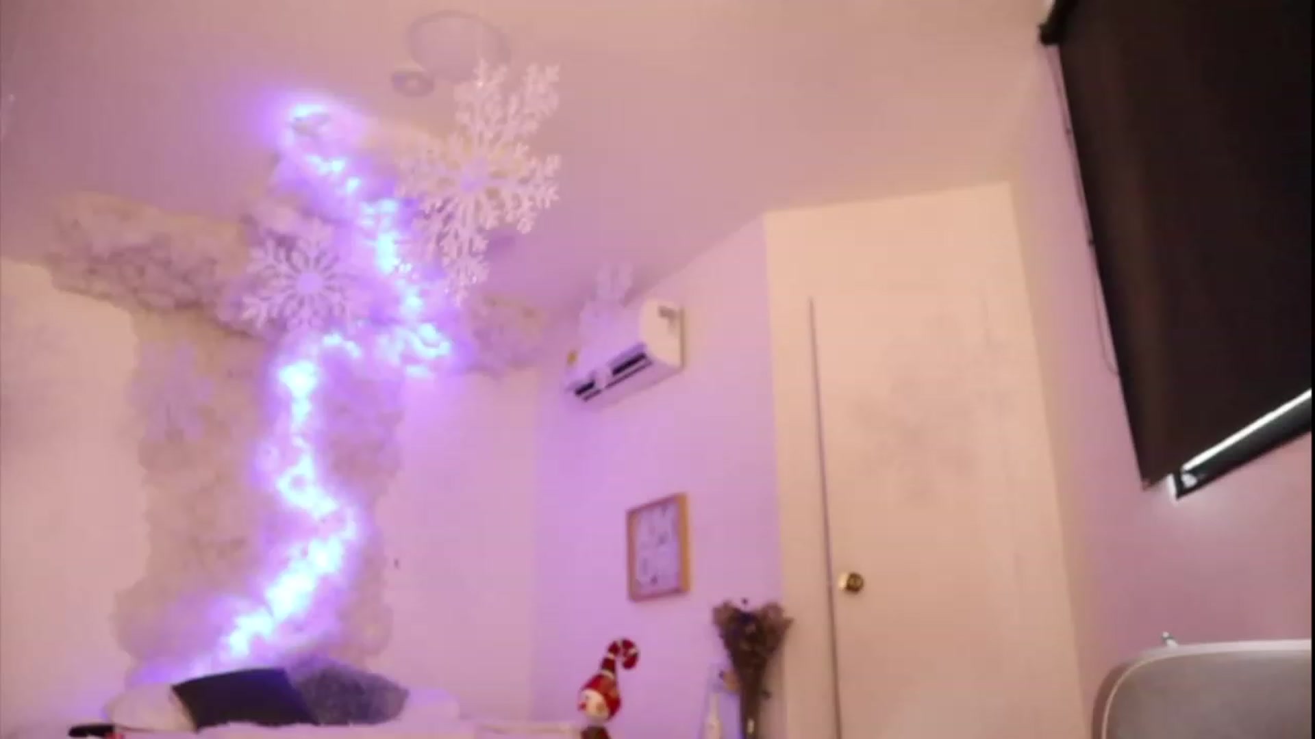 Gallery image thumbnail from Kas__'s myfreecams stream on, 12/03/2022, 18:16 image 9 of 20