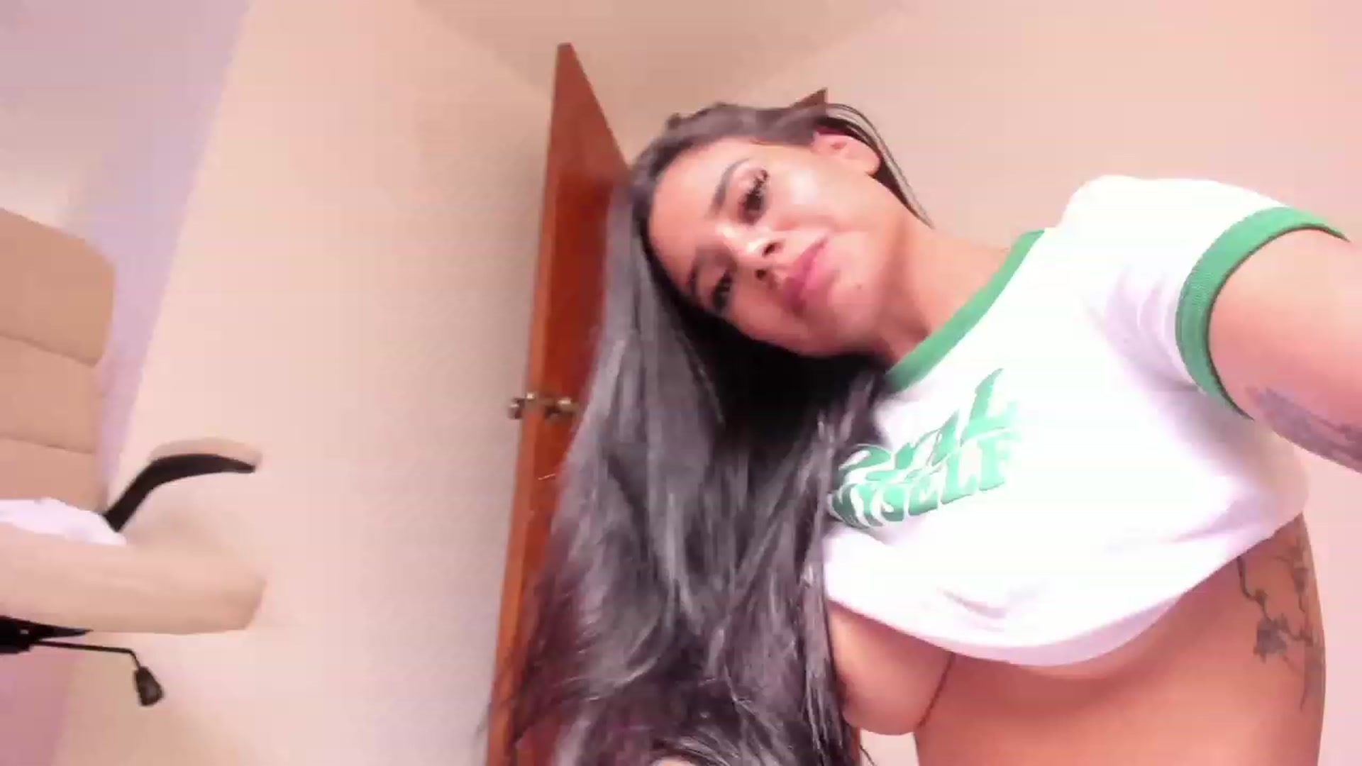 Gallery image thumbnail from Kas__'s myfreecams stream on, 01/12/2023, 18:47 image 8 of 20
