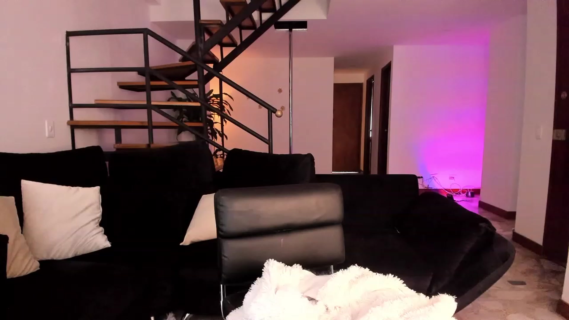Gallery image thumbnail from Kas__'s myfreecams stream on, 06/19/2023, 18:58 image 7 of 20