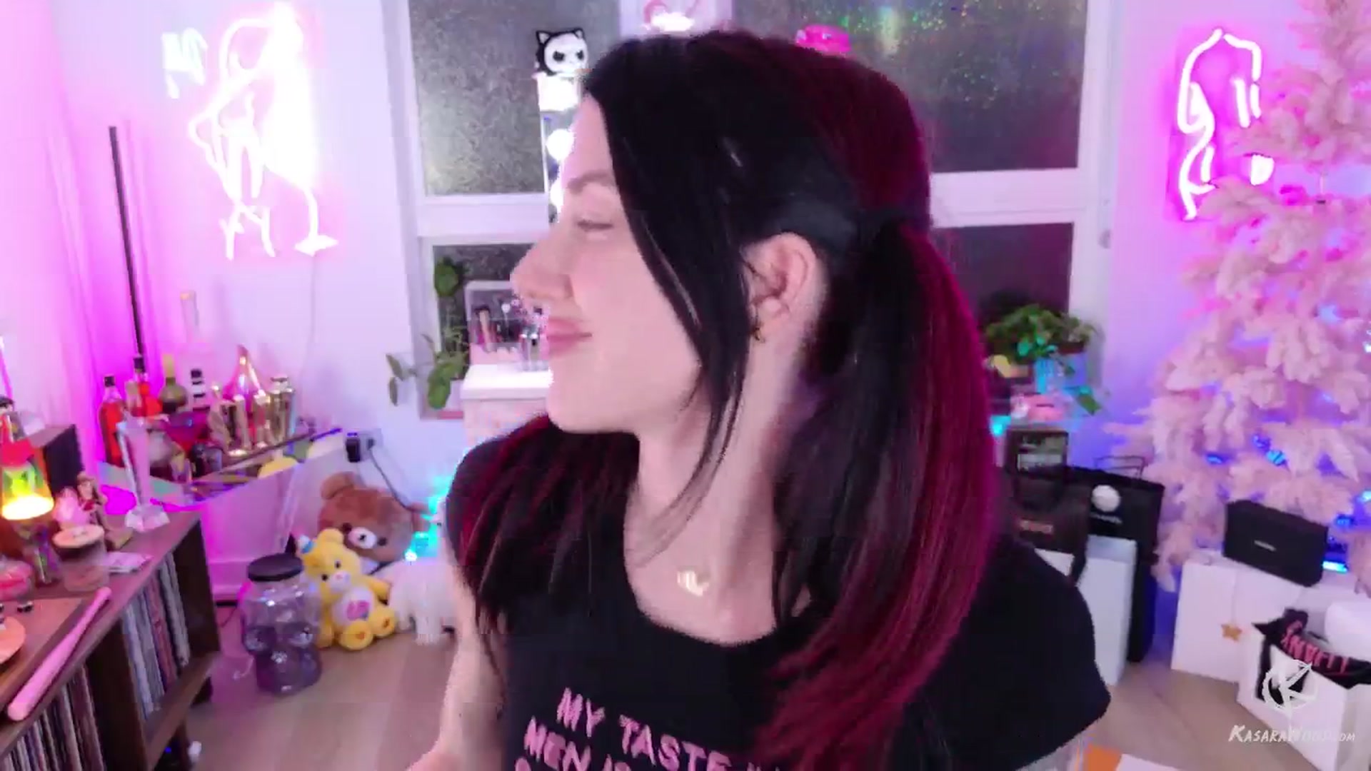 Gallery image thumbnail from KasaraWood's myfreecams stream on, 11/10/2024, 02:31 image 4 of 20
