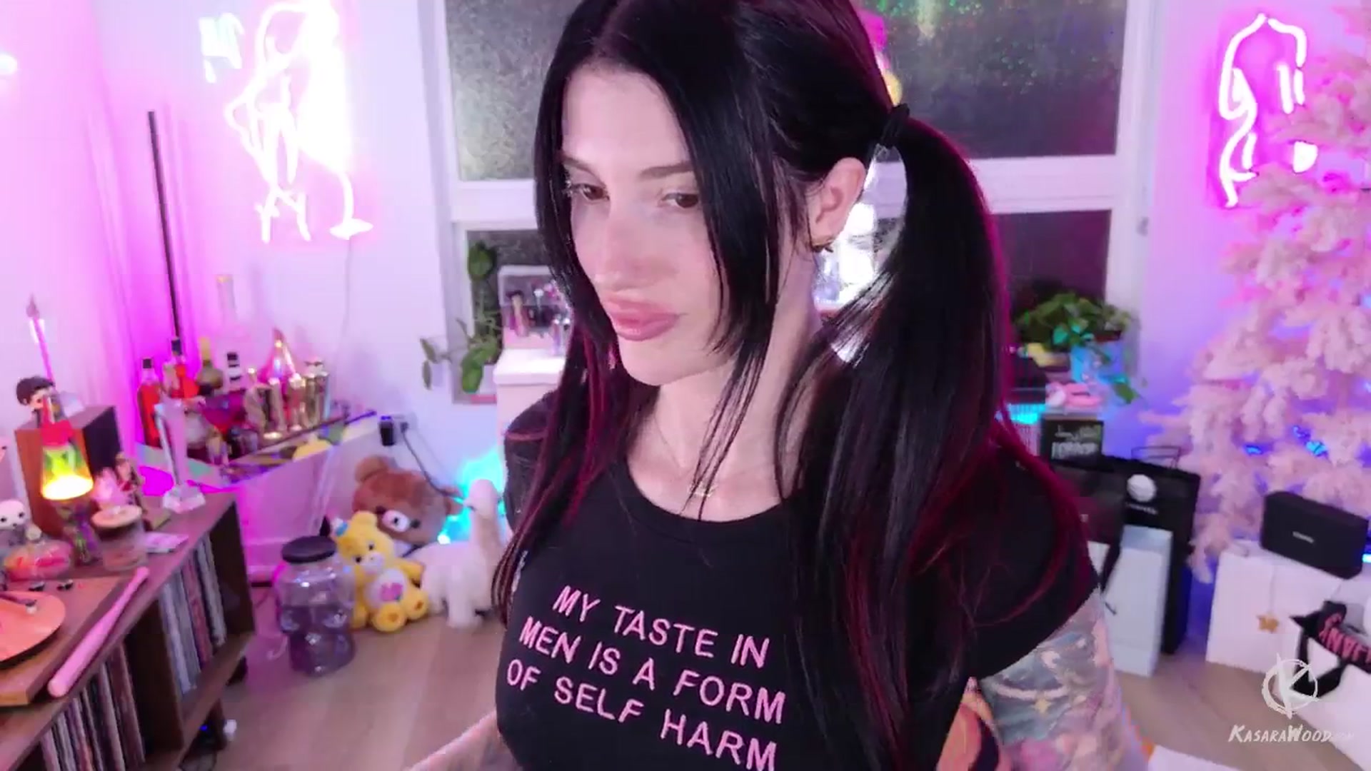 Gallery image thumbnail from KasaraWood's myfreecams stream on, 11/10/2024, 02:31 image 7 of 20