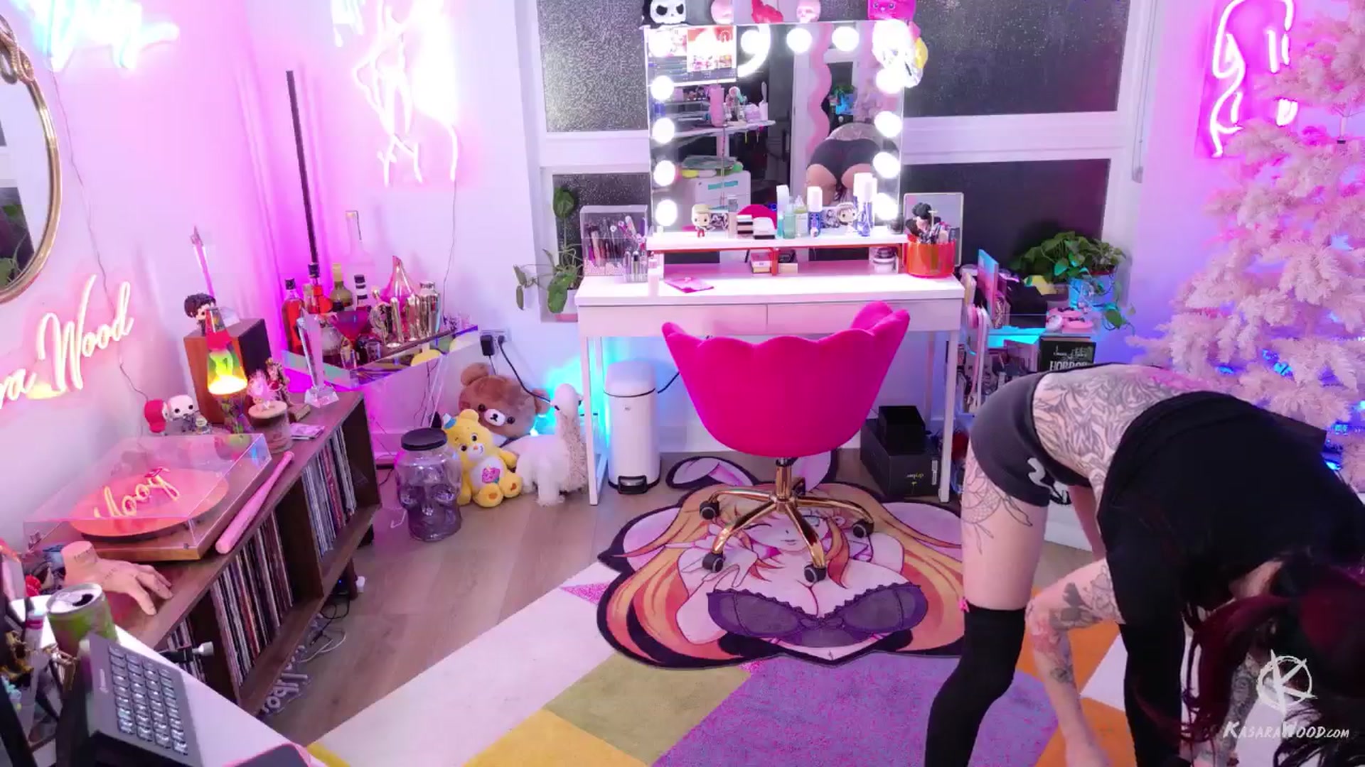 Gallery image thumbnail from KasaraWood's myfreecams stream on, 11/10/2024, 02:31 image 18 of 20