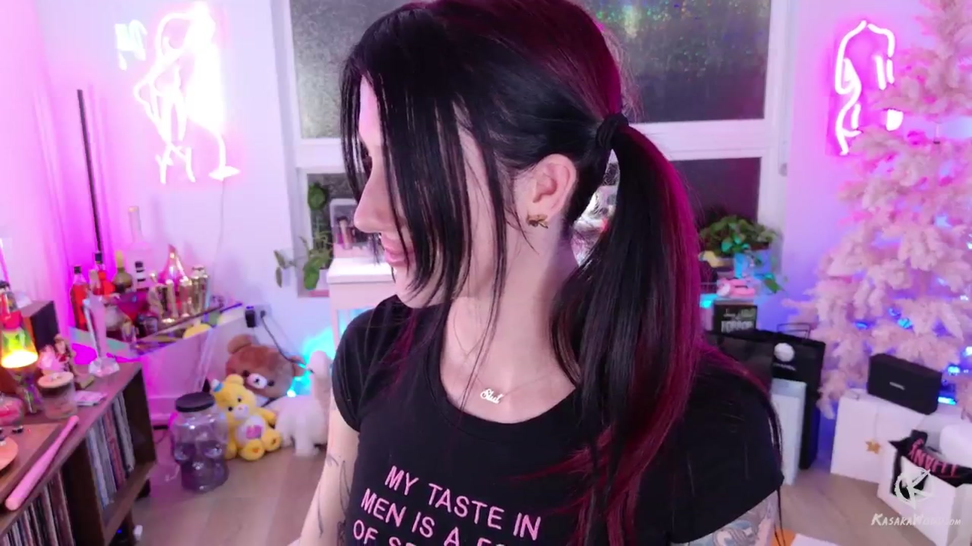 Gallery image thumbnail from KasaraWood's myfreecams stream on, 11/10/2024, 02:31 image 3 of 20