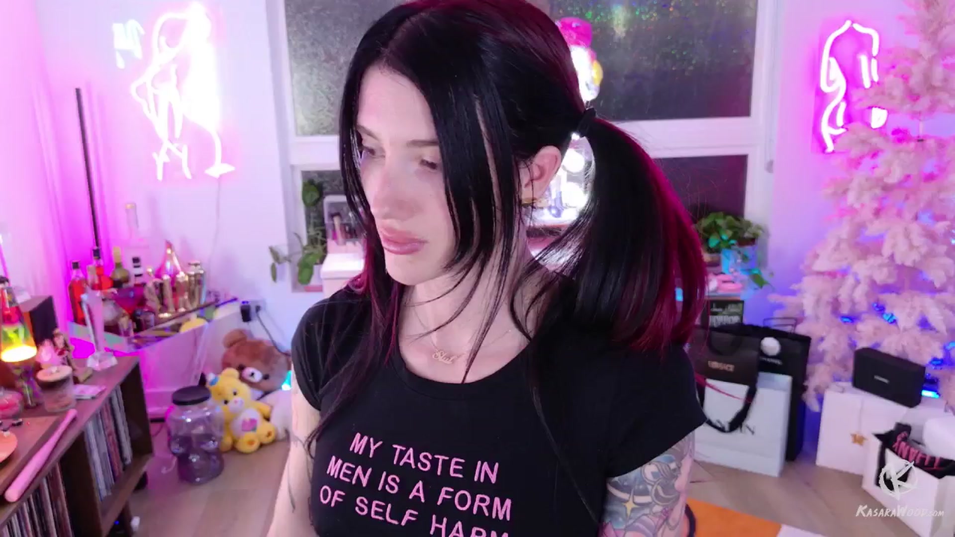 Gallery image thumbnail from KasaraWood's myfreecams stream on, 11/10/2024, 02:31 image 1 of 20