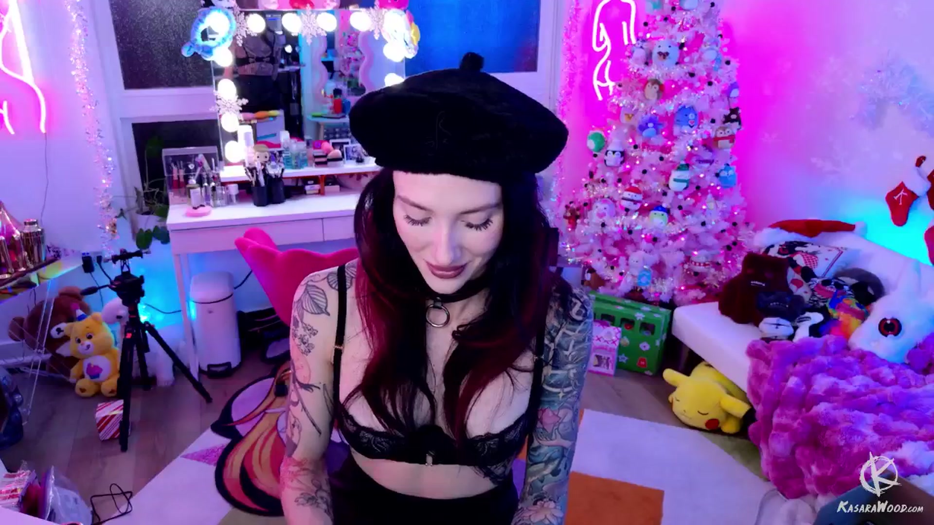 Gallery image thumbnail from KasaraWood's myfreecams stream on, 12/07/2024, 05:45 image 3 of 20