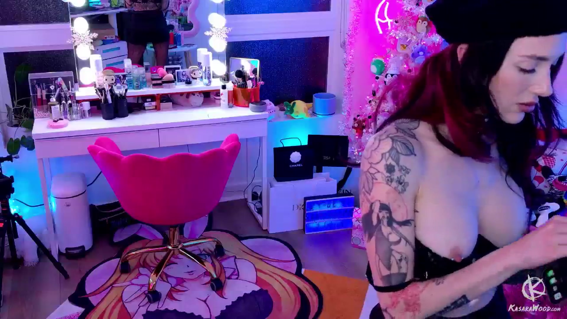 Gallery image thumbnail from KasaraWood's myfreecams stream on, 12/07/2024, 05:45 image 8 of 20
