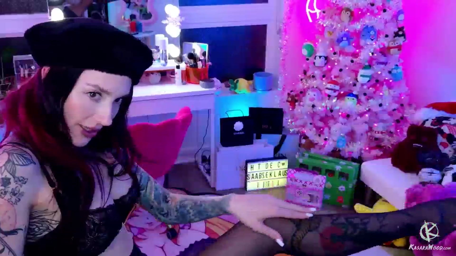 Gallery image thumbnail from KasaraWood's myfreecams stream on, 12/07/2024, 05:45 image 7 of 20