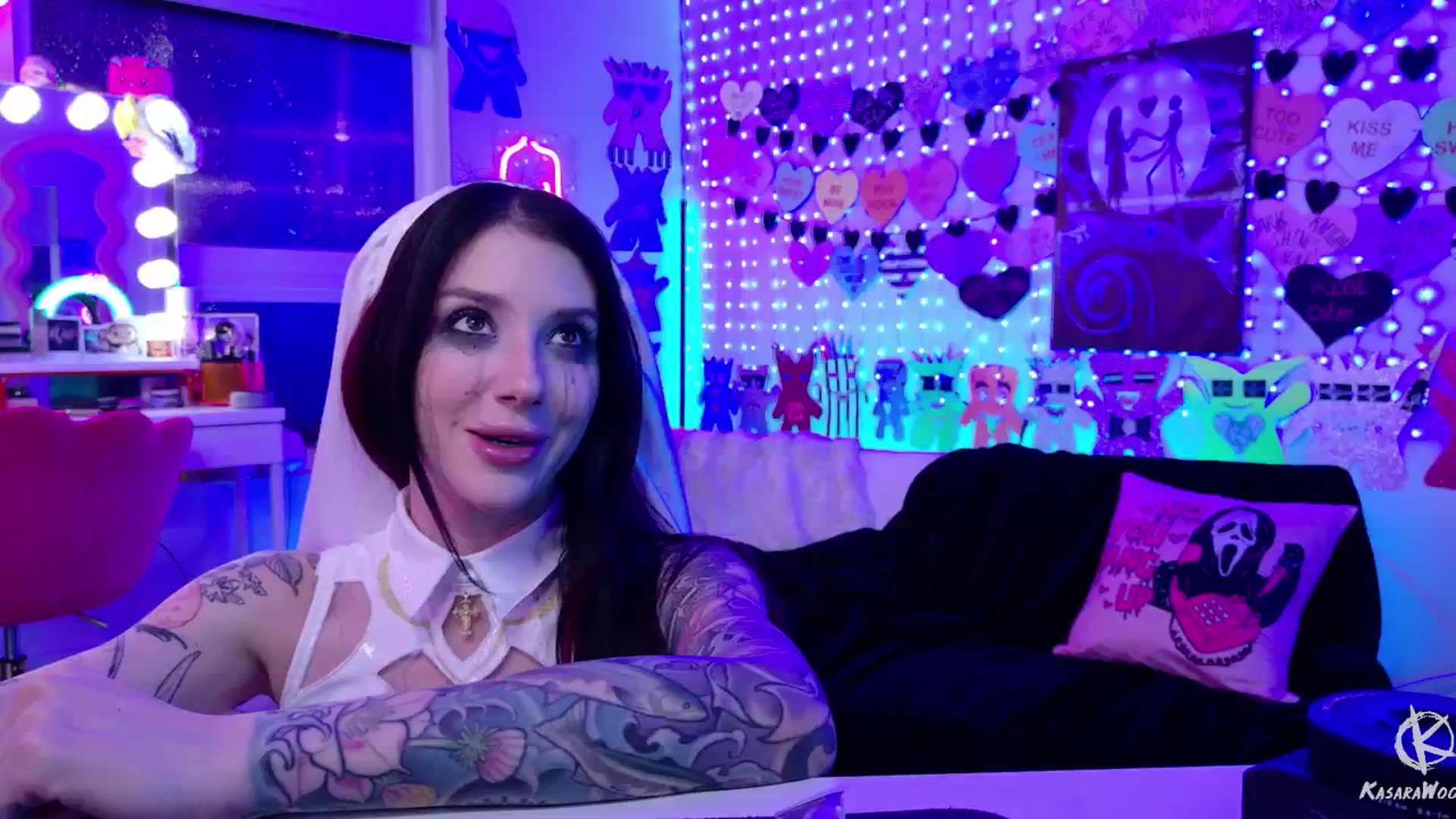 Gallery image thumbnail from KasaraWood's myfreecams stream on, 02/22/2025, 04:38 image 2 of 20