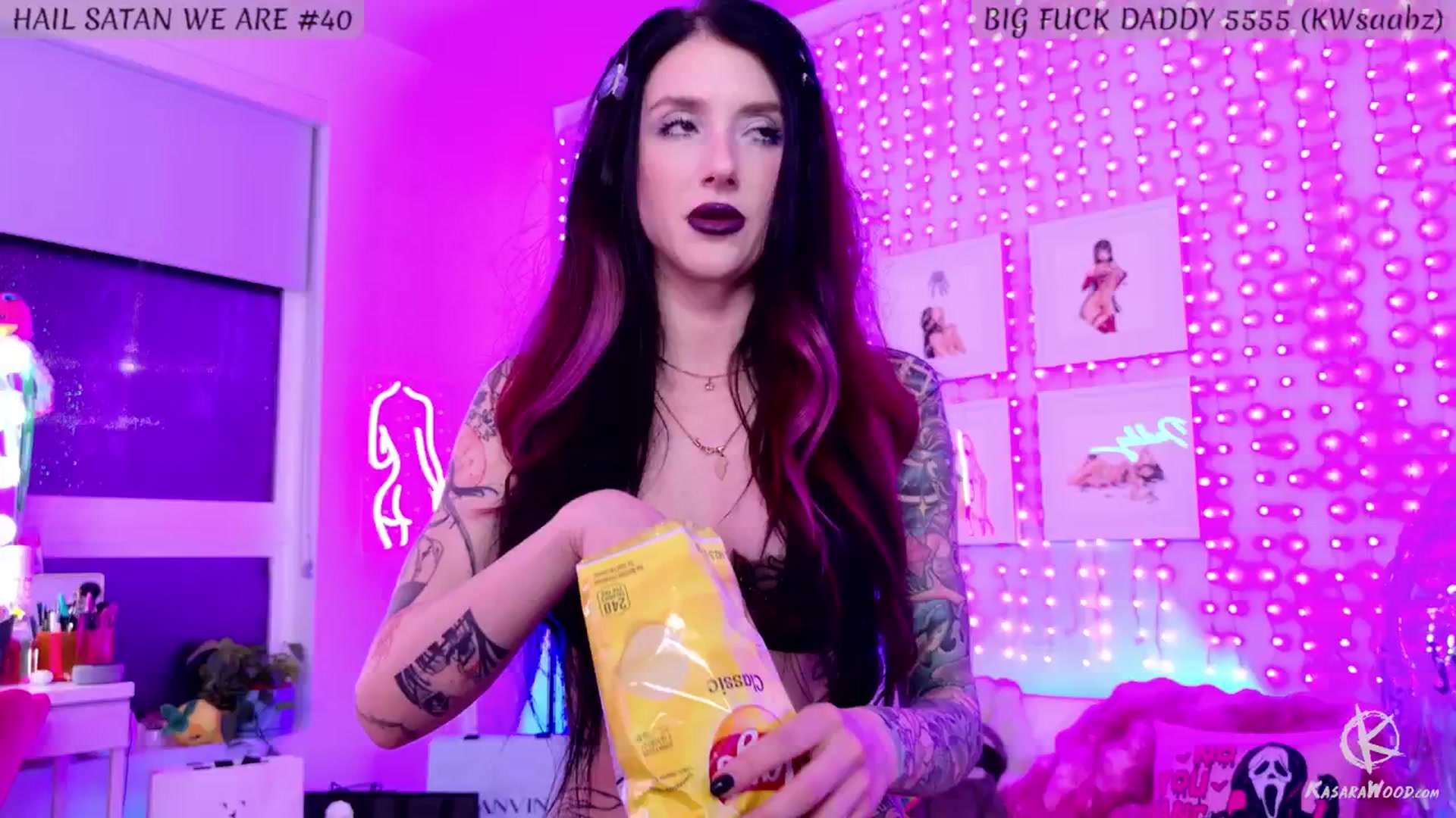 Gallery image thumbnail from KasaraWood's myfreecams stream on, 04/02/2025, 06:09 image 11 of 20