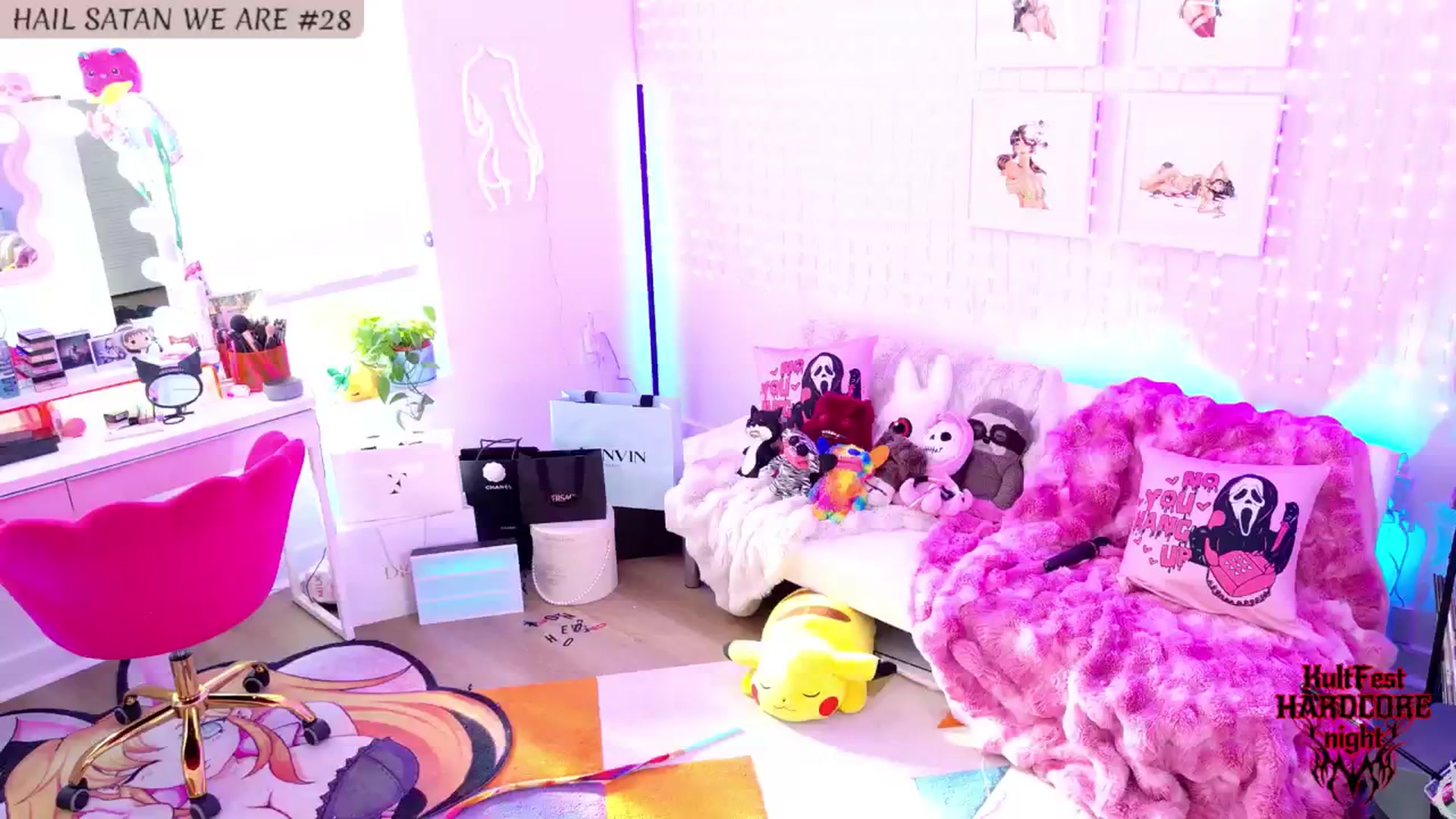 Gallery image thumbnail from KasaraWood's myfreecams stream on, 04/06/2025, 04:22 image 4 of 20