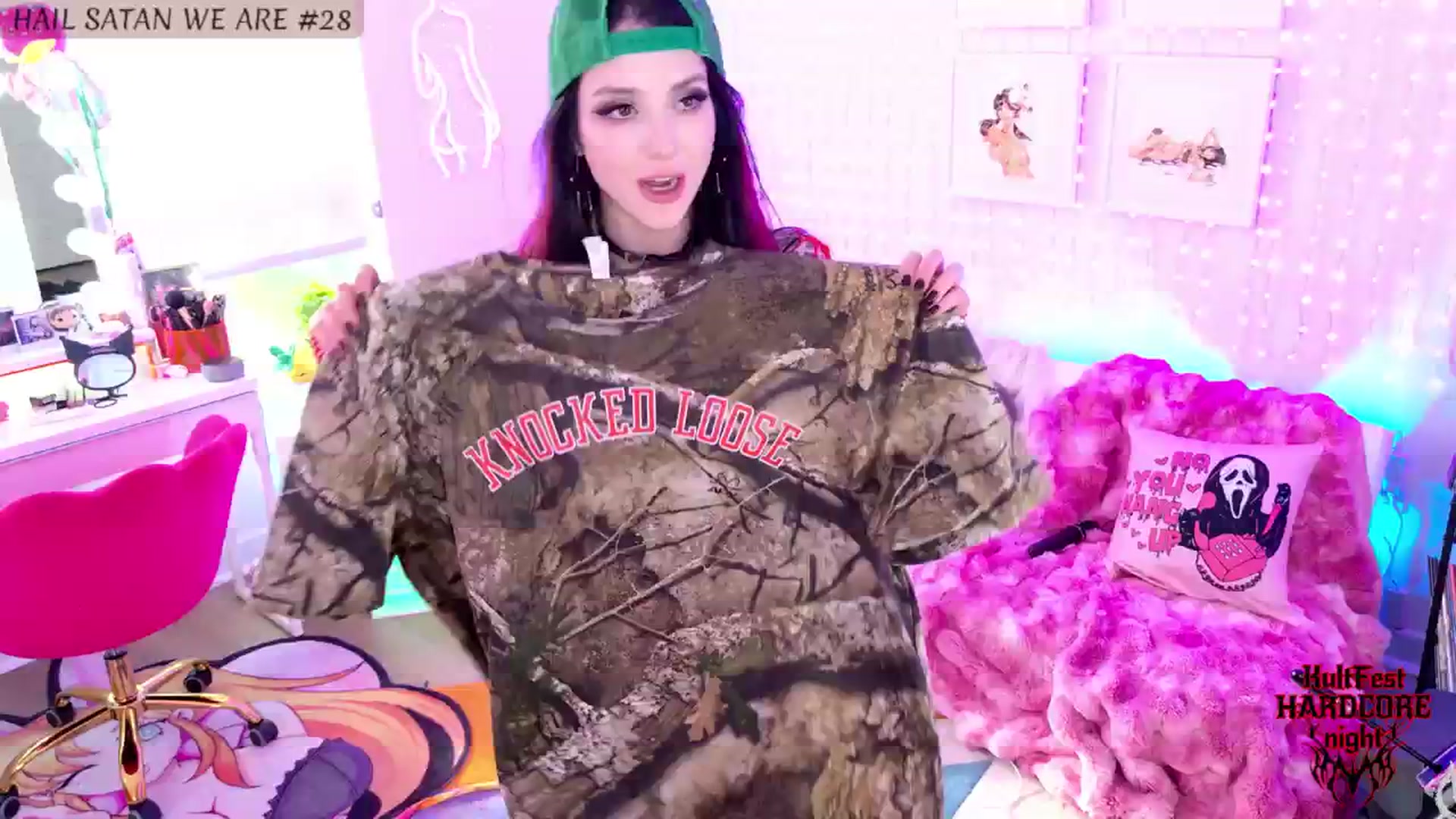 Gallery image thumbnail from KasaraWood's myfreecams stream on, 04/06/2025, 04:22 image 5 of 20