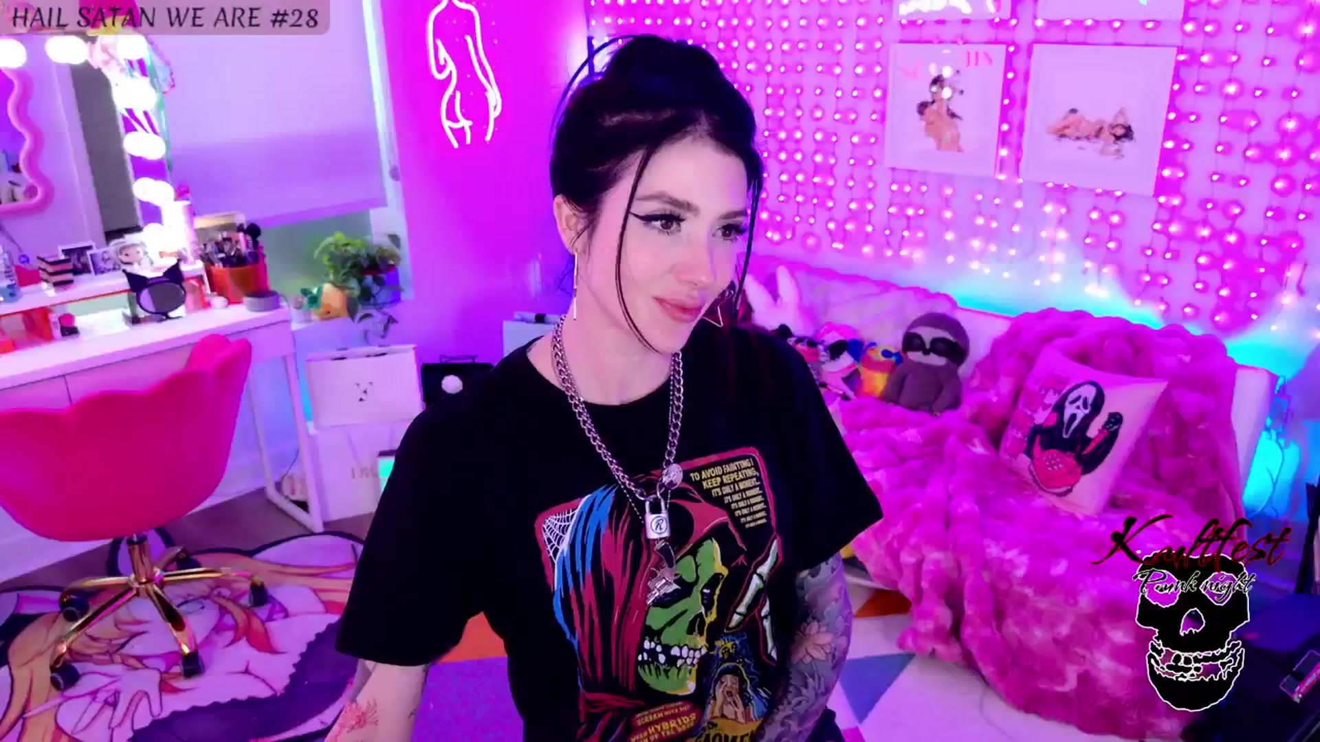 Gallery image thumbnail from KasaraWood's myfreecams stream on, 04/07/2025, 05:22 image 1 of 20