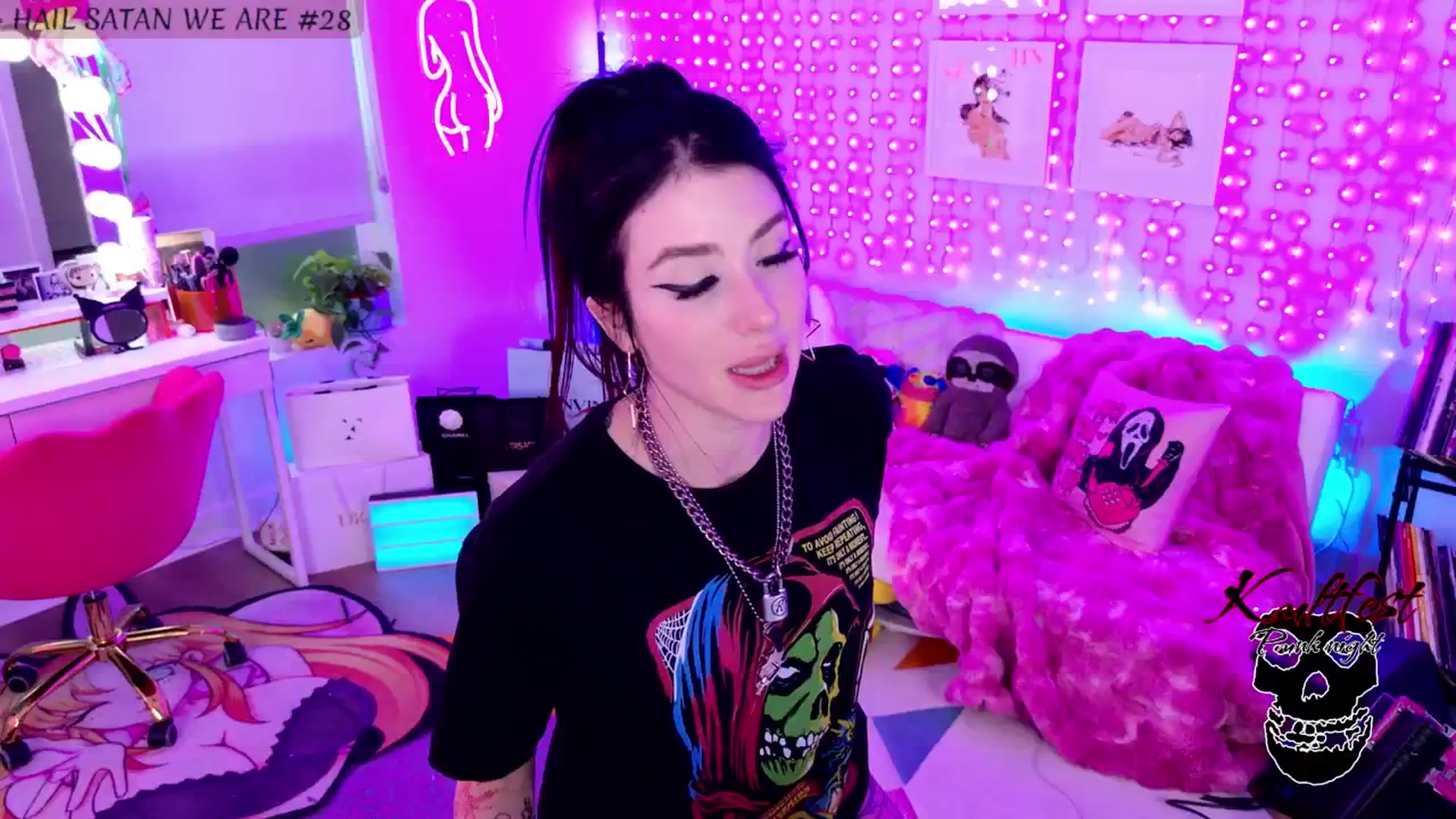 Gallery image thumbnail from KasaraWood's myfreecams stream on, 04/07/2025, 05:22 image 2 of 20