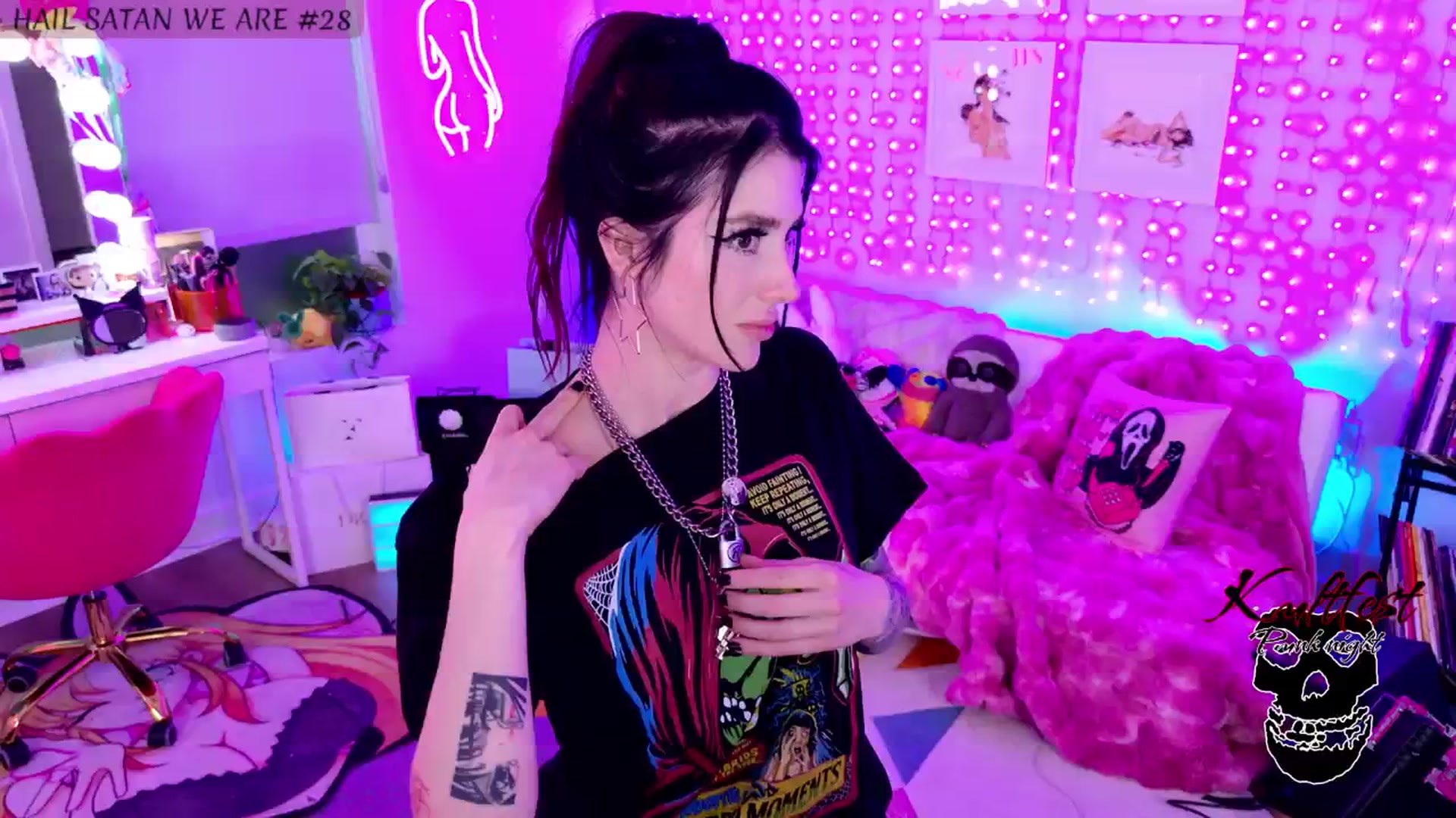 Gallery image thumbnail from KasaraWood's myfreecams stream on, 04/07/2025, 05:22 image 3 of 20