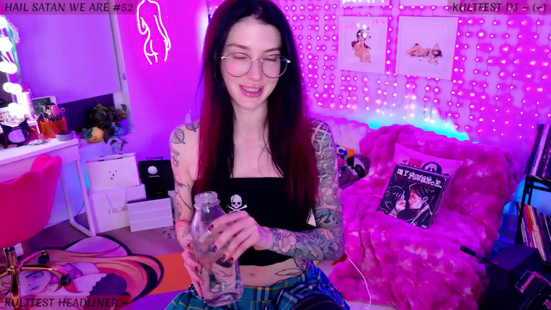 Gallery image thumbnail from KasaraWood's myfreecams stream on, 04/15/2025, 05:02 image 1 of 20