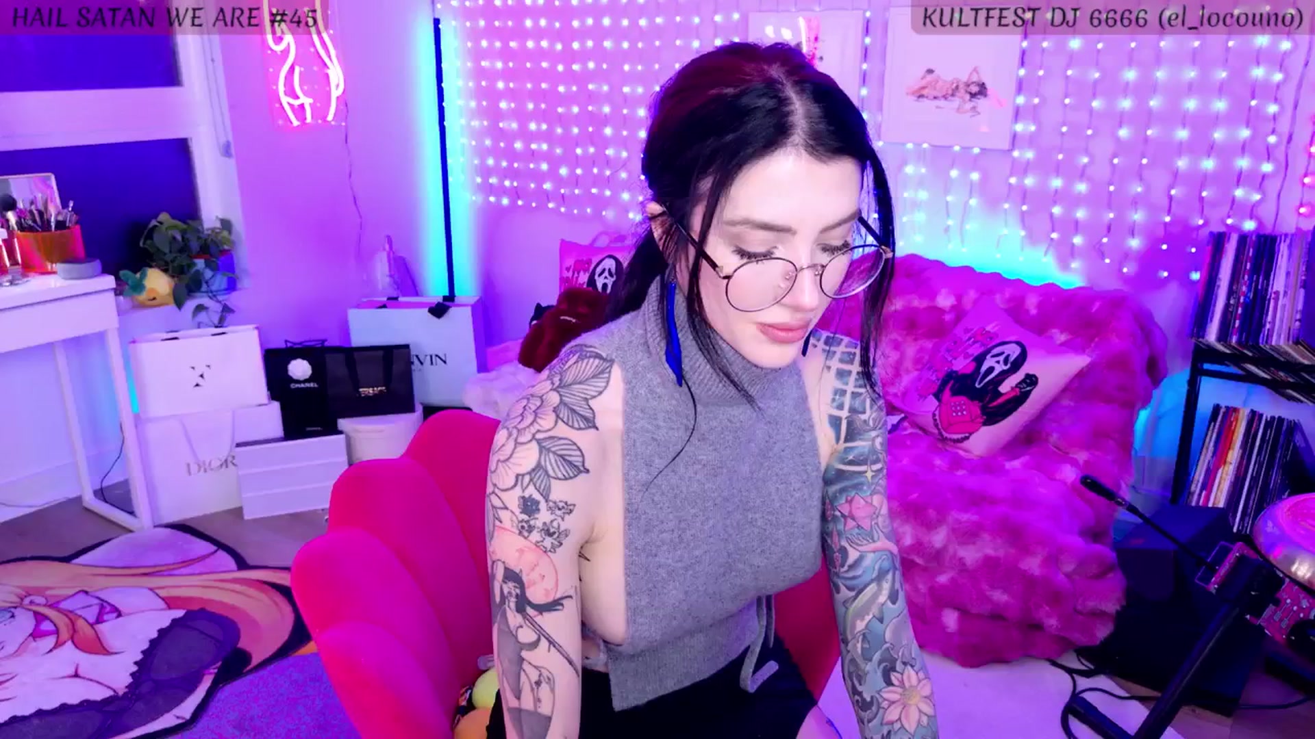Gallery image thumbnail from KasaraWood's myfreecams stream on, 04/16/2025, 04:57 image 15 of 20