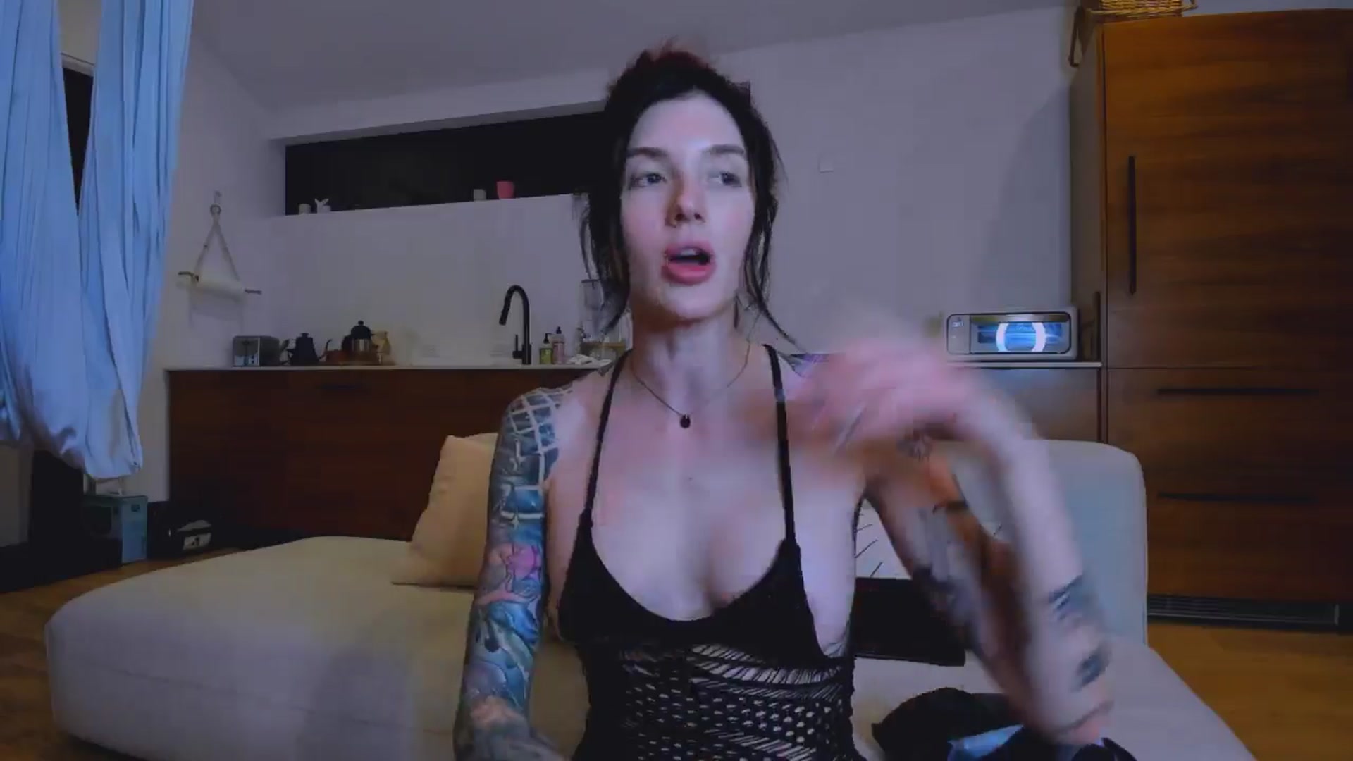 Gallery image thumbnail from KasaraWood's myfreecams stream on, 06/13/2025, 05:40 image 12 of 20