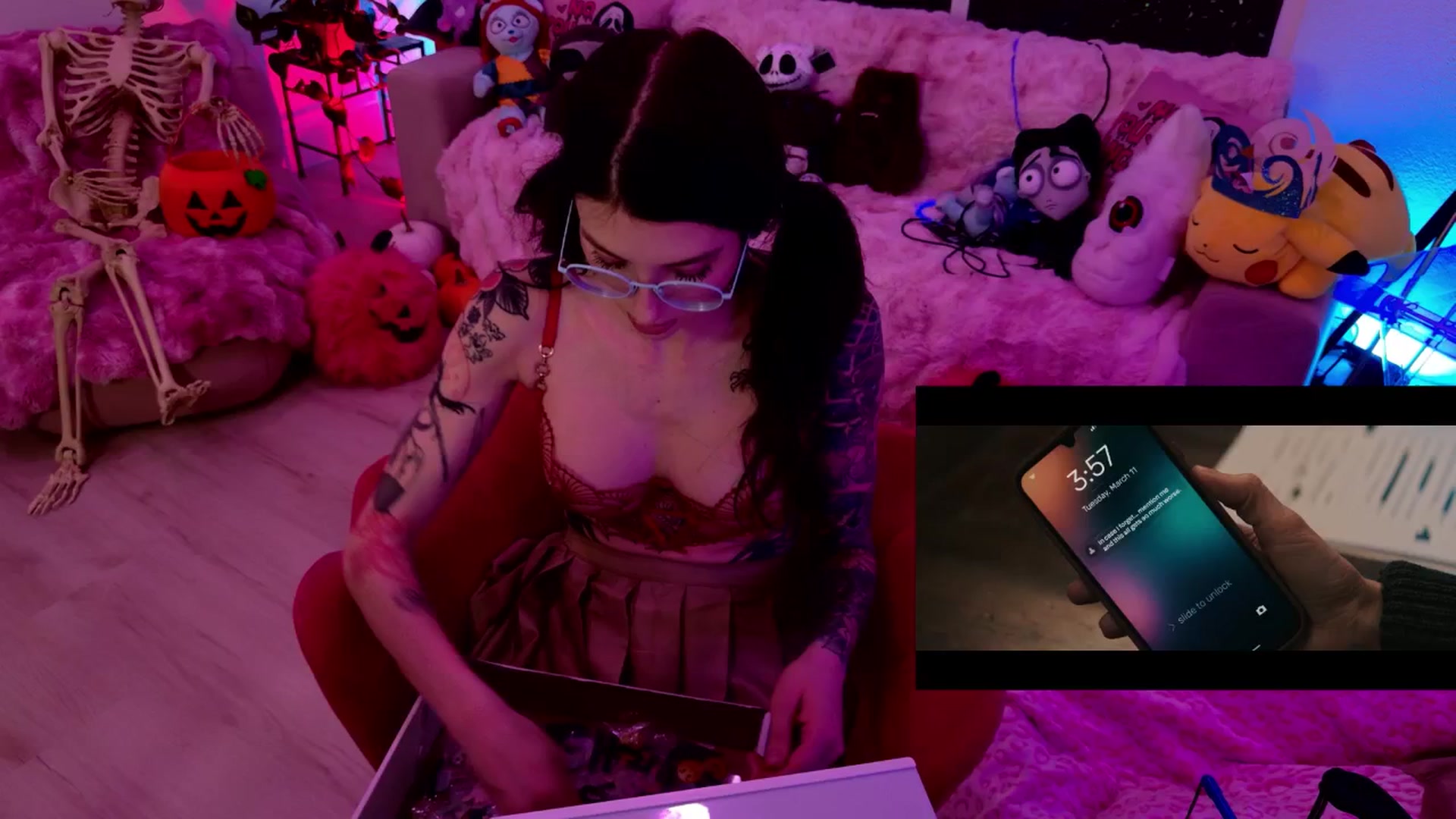 Gallery image thumbnail from KasaraWood's myfreecams stream on, 10/06/2025, 06:09 image 3 of 20