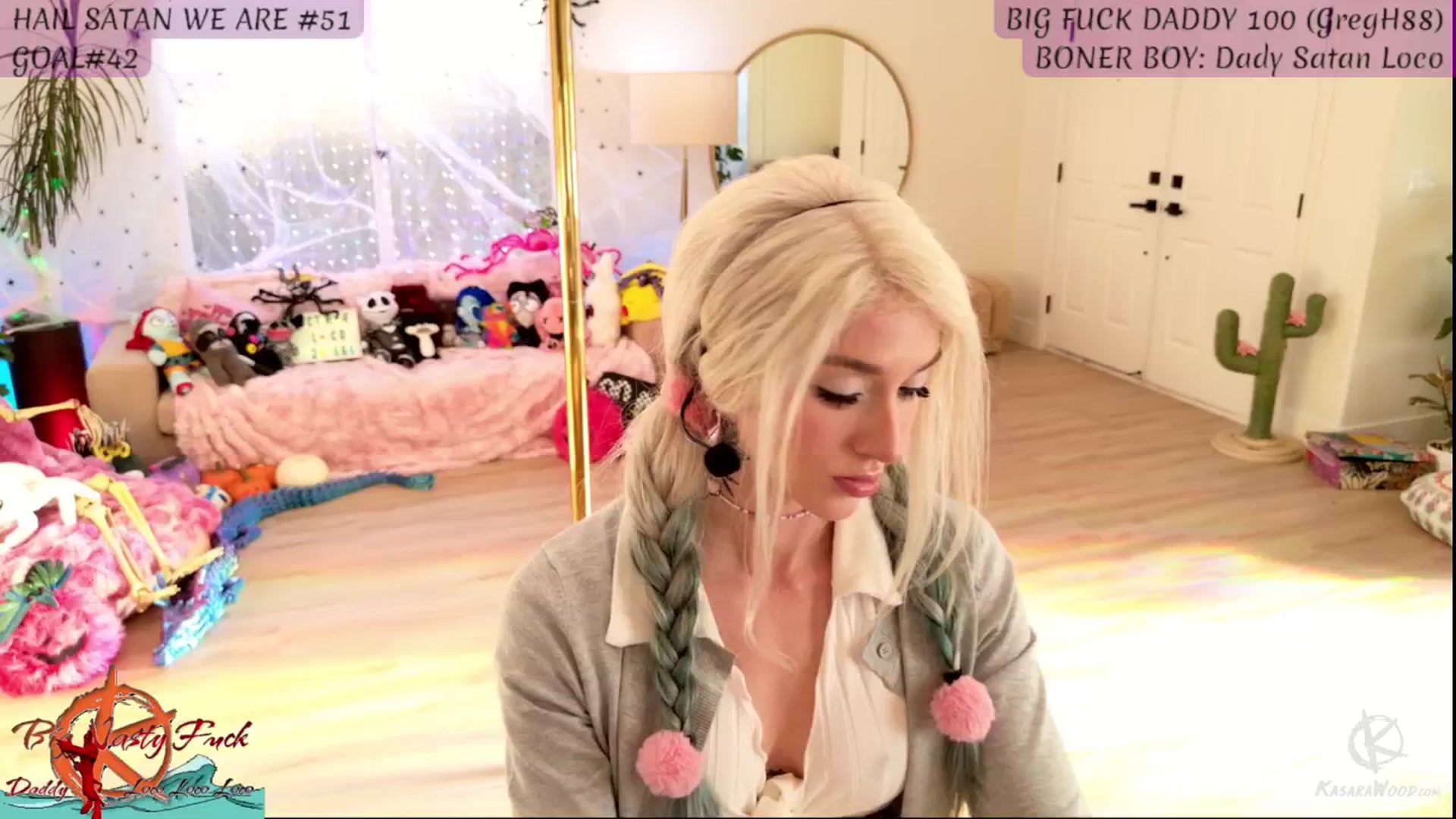 Gallery image thumbnail from KasaraWood's myfreecams stream on, 10/19/2025, 24:00 image 15 of 20