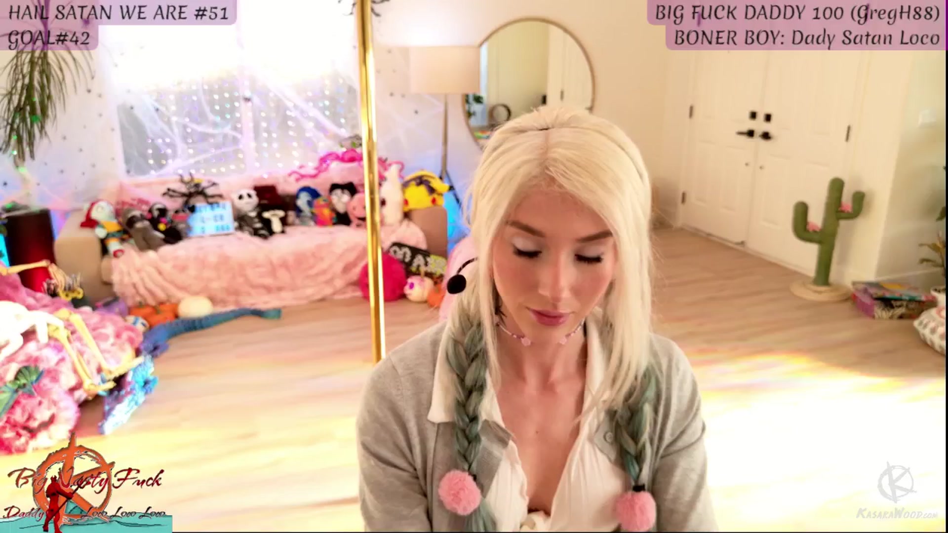 Gallery image thumbnail from KasaraWood's myfreecams stream on, 10/19/2025, 24:00 image 19 of 20