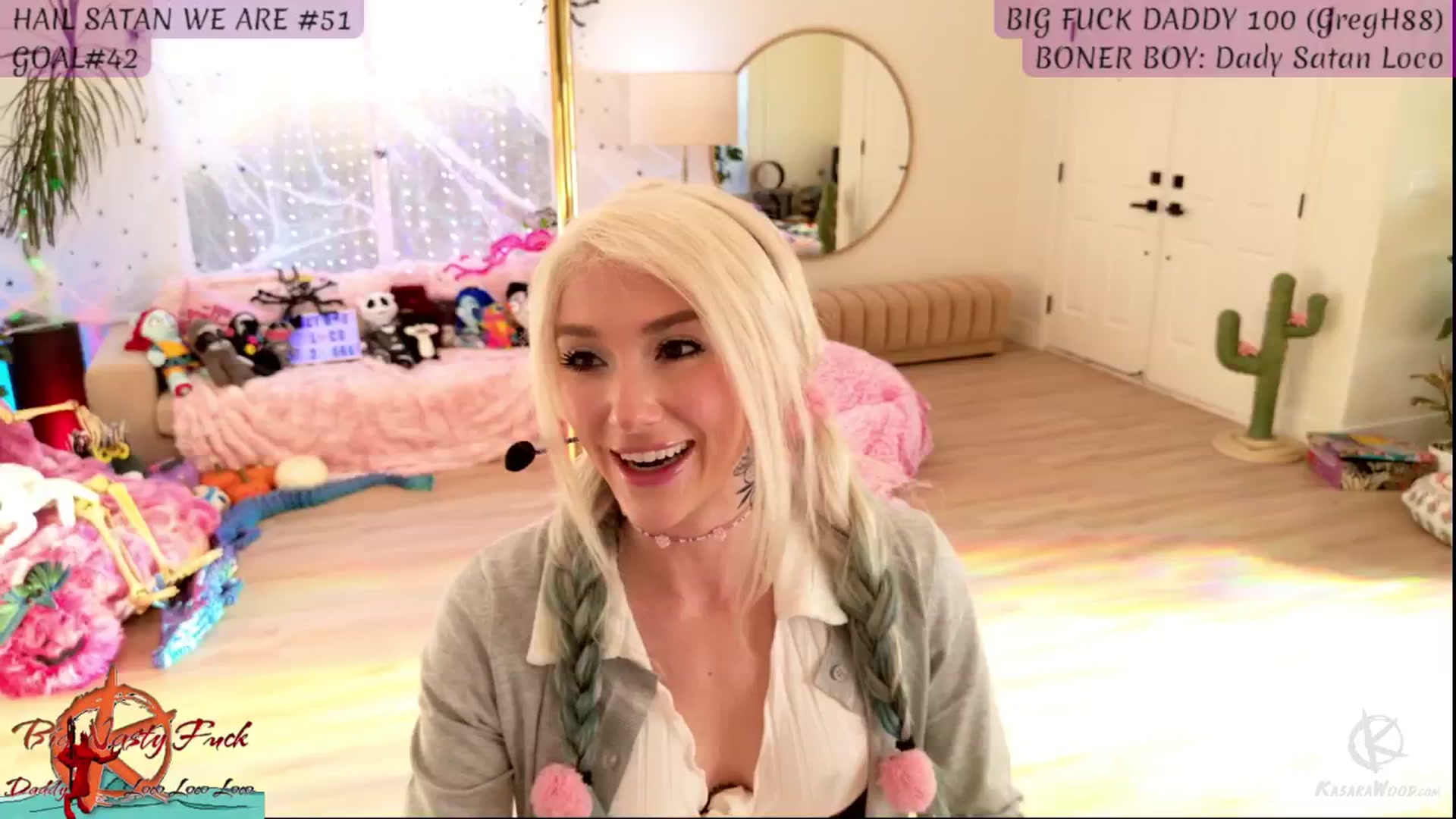 Gallery image thumbnail from KasaraWood's myfreecams stream on, 10/19/2025, 24:00 image 14 of 20