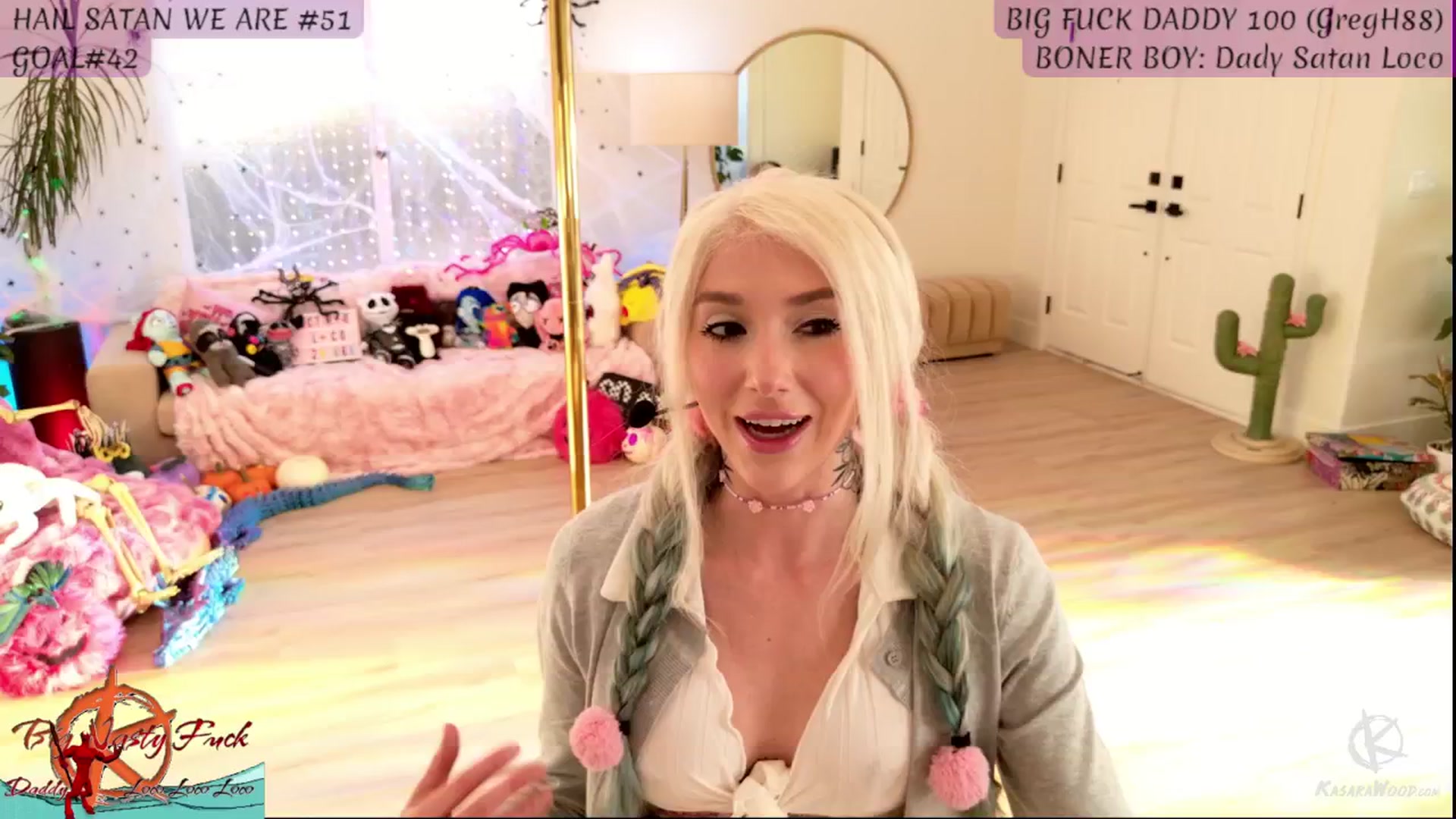 Gallery image thumbnail from KasaraWood's myfreecams stream on, 10/19/2025, 24:00 image 17 of 20