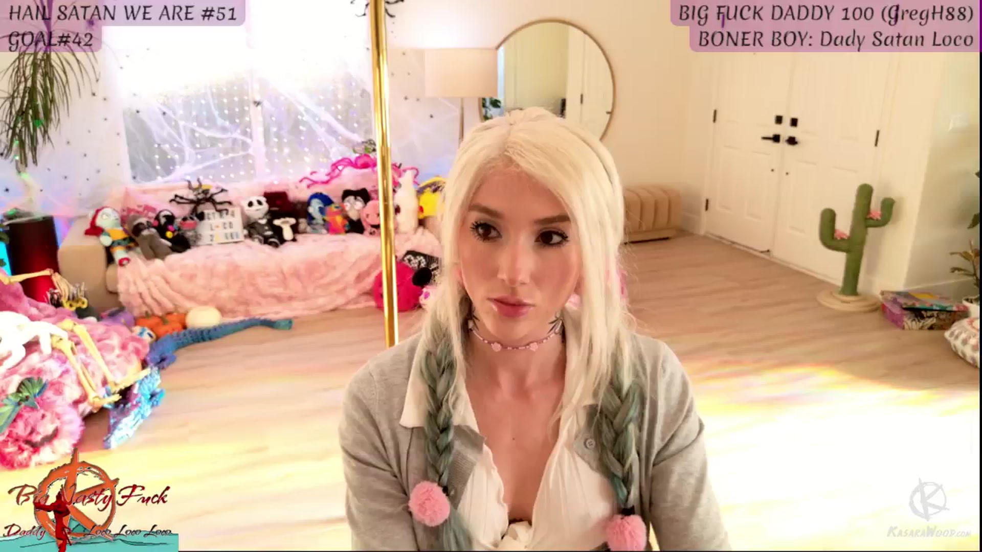Gallery image thumbnail from KasaraWood's myfreecams stream on, 10/19/2025, 24:00 image 18 of 20