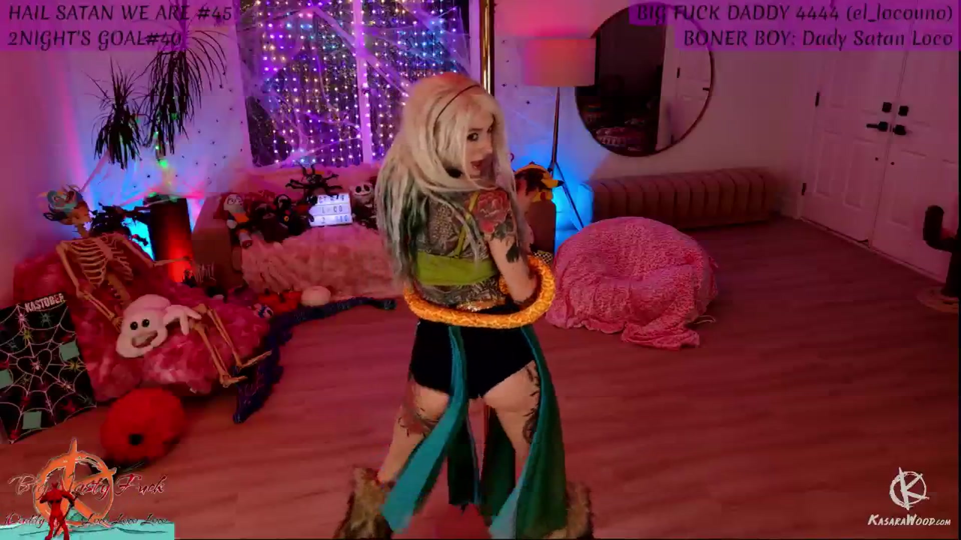 Gallery image thumbnail from KasaraWood's myfreecams stream on, 10/19/2025, 03:56 image 15 of 20