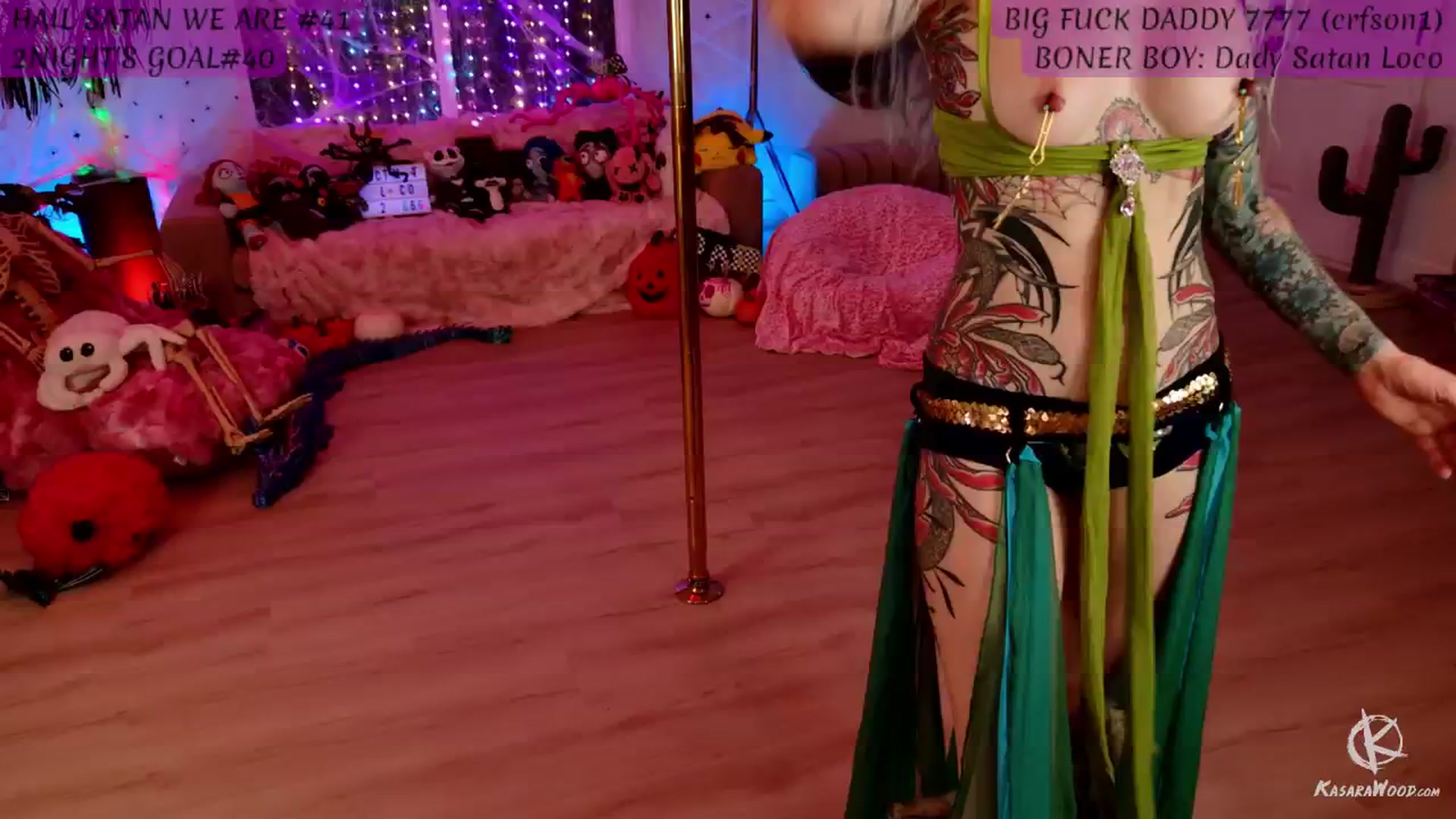 Gallery image thumbnail from KasaraWood's myfreecams stream on, 10/19/2025, 04:41 image 1 of 20