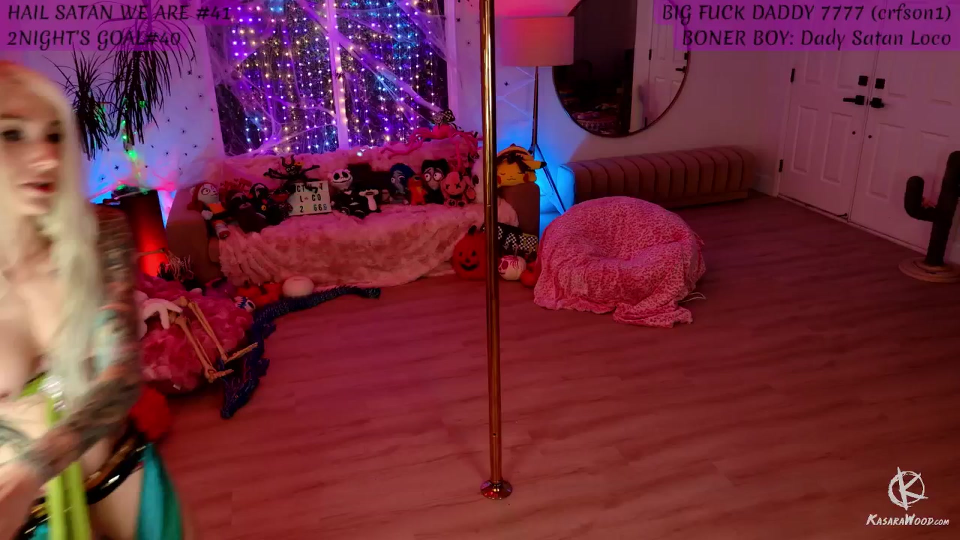 Gallery image thumbnail from KasaraWood's myfreecams stream on, 10/19/2025, 04:41 image 13 of 20