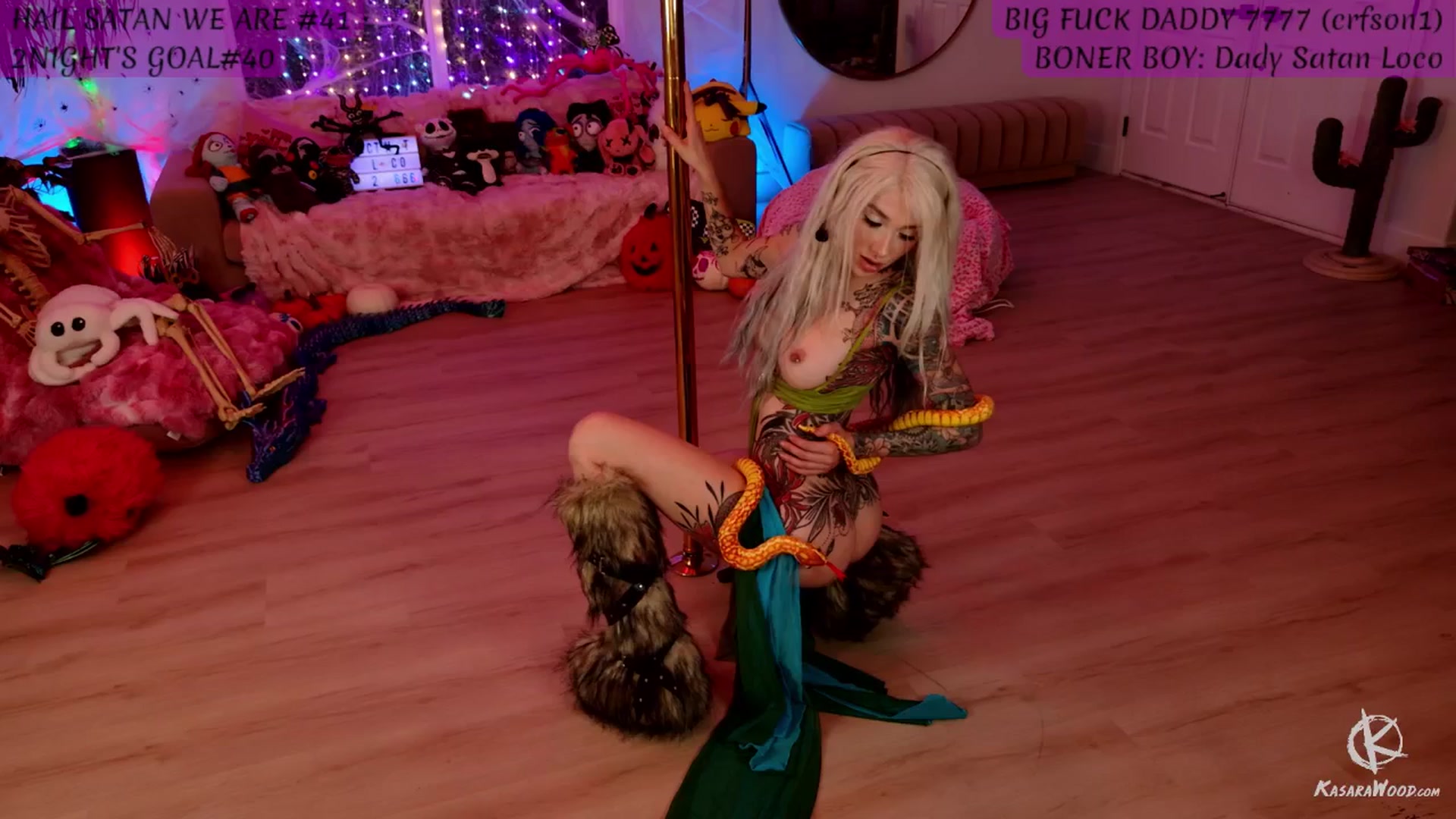 Gallery image thumbnail from KasaraWood's myfreecams stream on, 10/19/2025, 04:41 image 5 of 20
