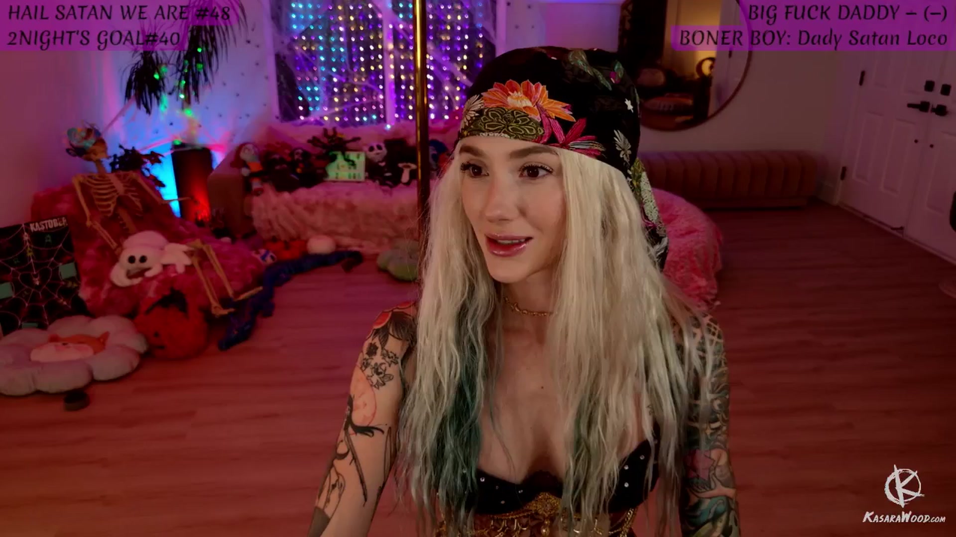 Gallery image thumbnail from KasaraWood's myfreecams stream on, 10/22/2025, 07:03 image 1 of 20