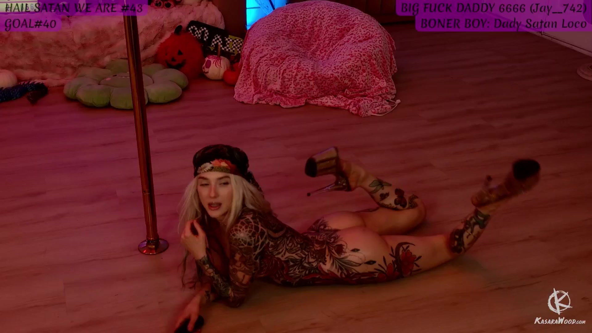 Gallery image thumbnail from KasaraWood's myfreecams stream on, 10/22/2025, 07:28 image 13 of 20