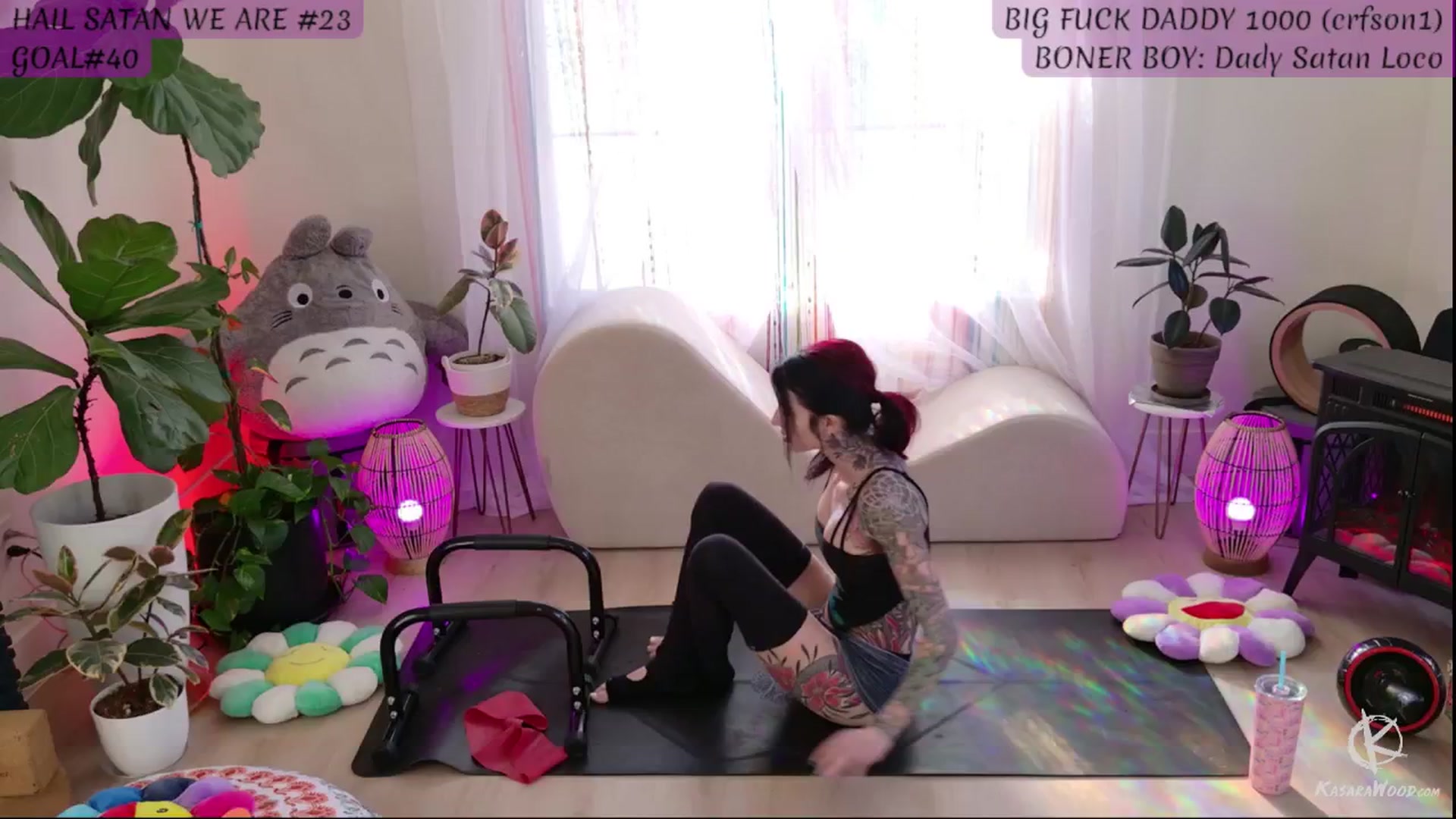 Gallery image thumbnail from KasaraWood's myfreecams stream on, 12/03/2025, 22:11 image 15 of 20