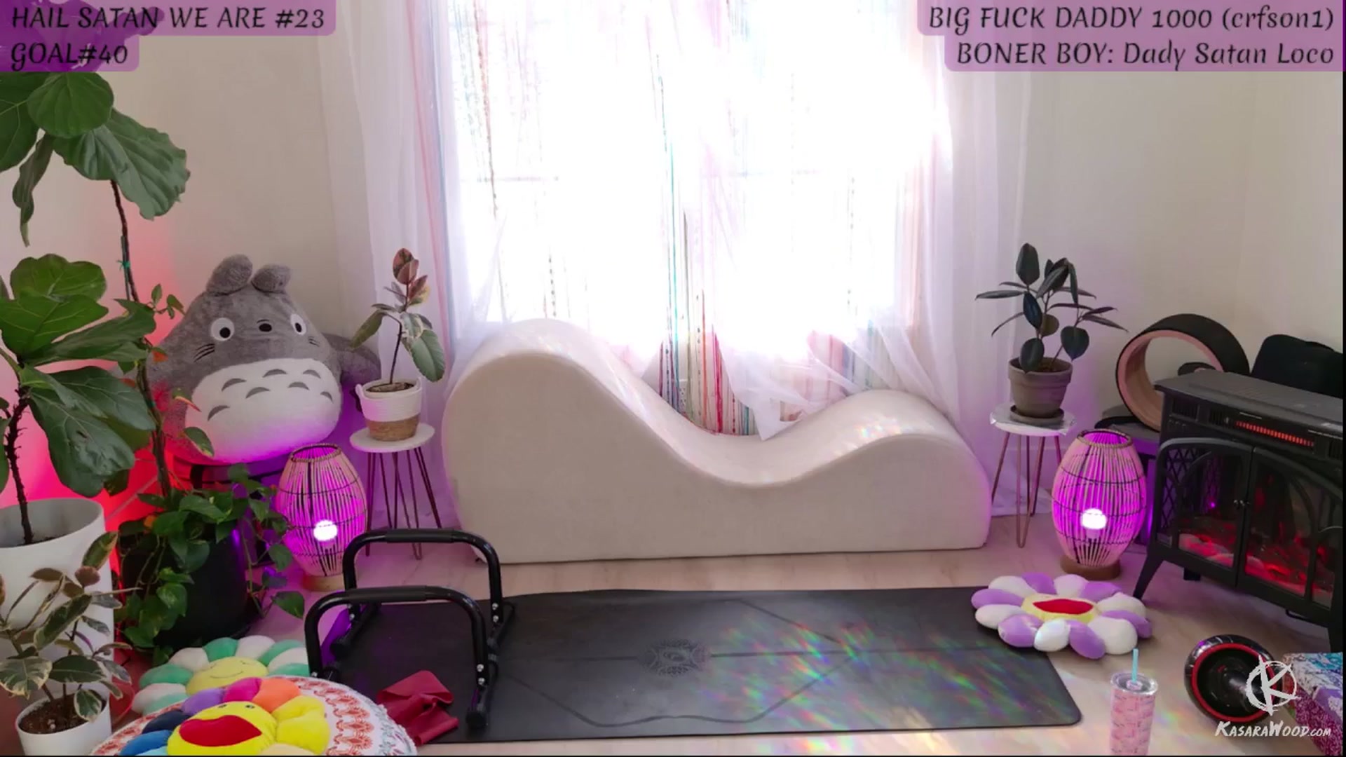 Gallery image thumbnail from KasaraWood's myfreecams stream on, 12/03/2025, 22:11 image 14 of 20