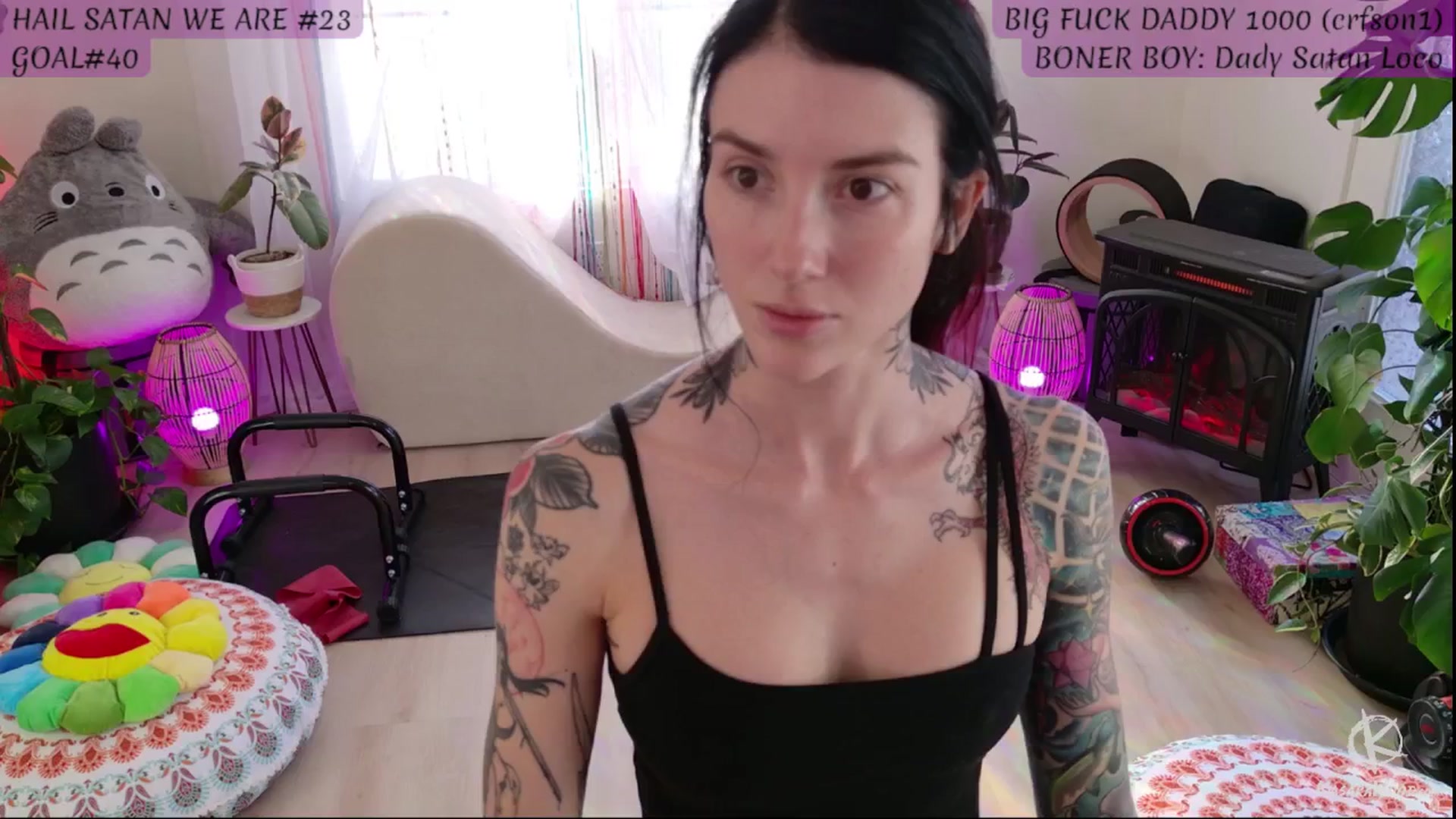 Gallery image thumbnail from KasaraWood's myfreecams stream on, 12/03/2025, 22:11 image 13 of 20
