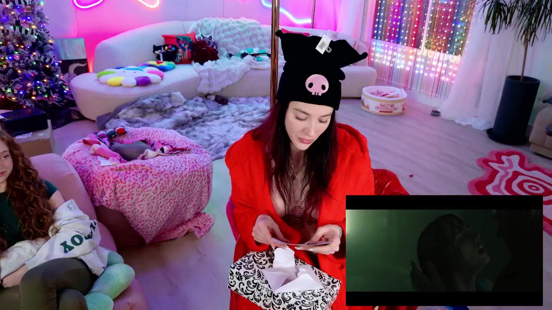 Gallery image thumbnail from KasaraWood's myfreecams stream on, 12/28/2025, 05:56 image 17 of 20
